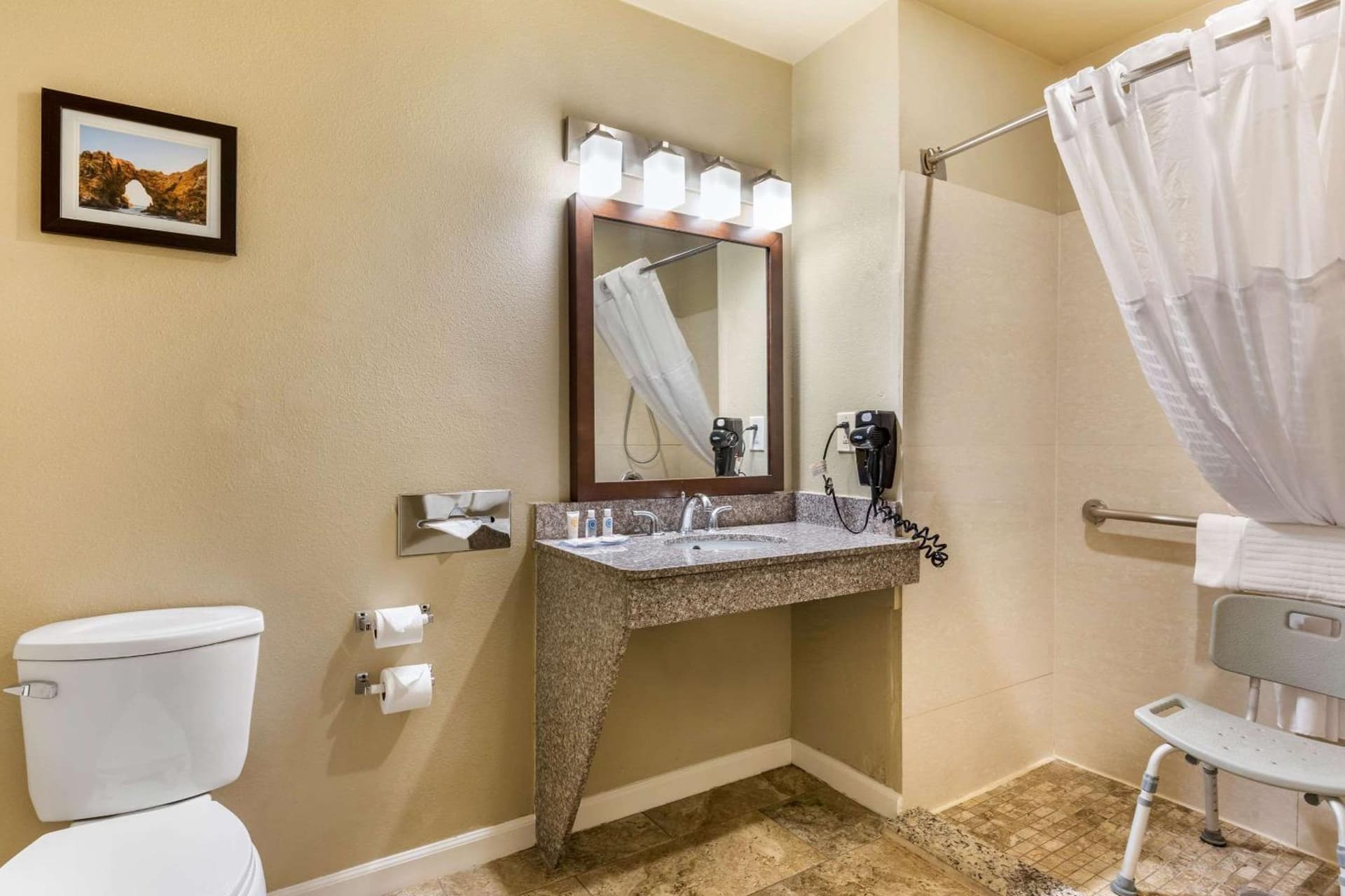 Comfort Inn & Suites Orange County John Wayne Airport gallery photo in Santa Ana, CA — image 9