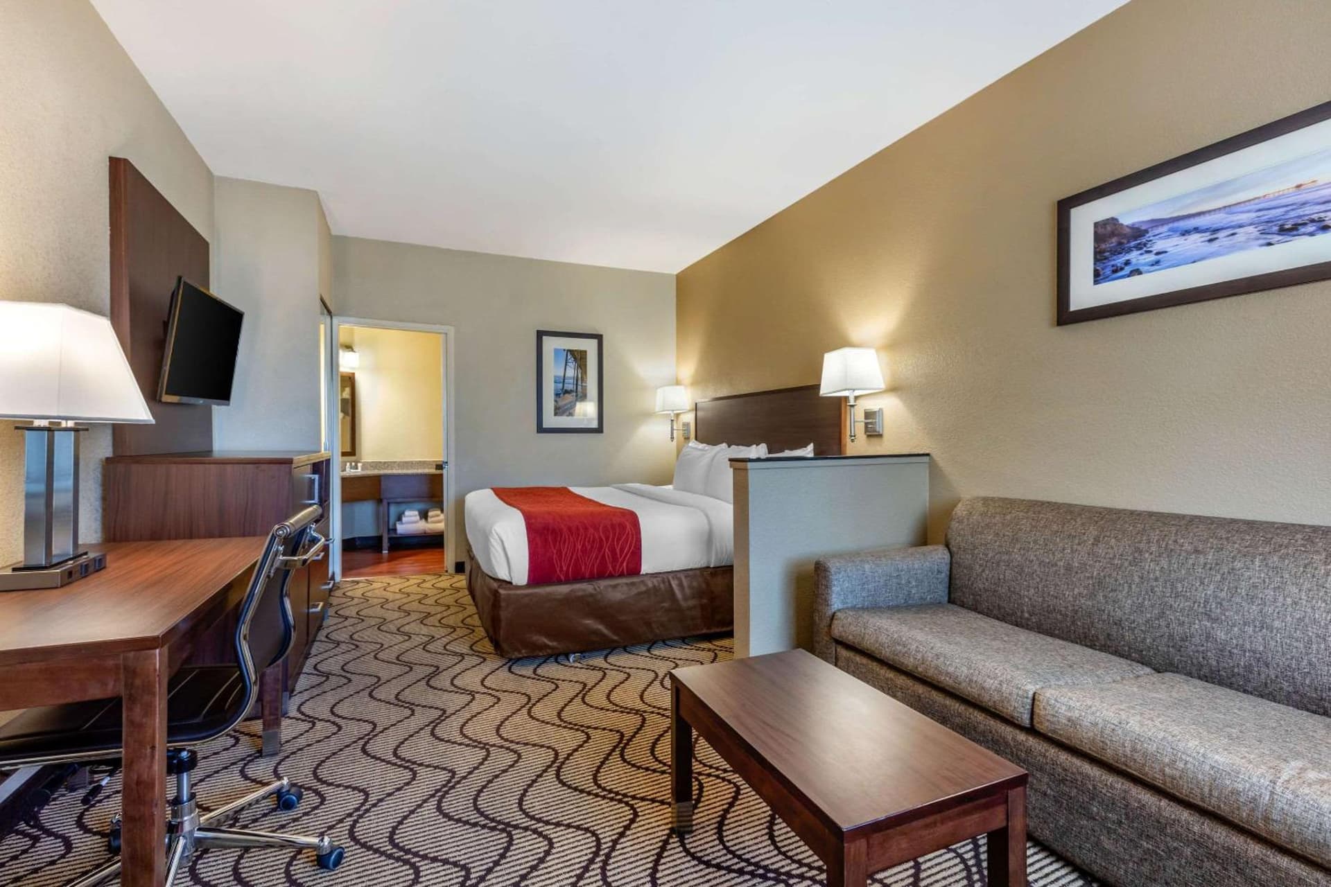Comfort Inn & Suites Orange County John Wayne Airport gallery photo in Santa Ana, CA — image 32