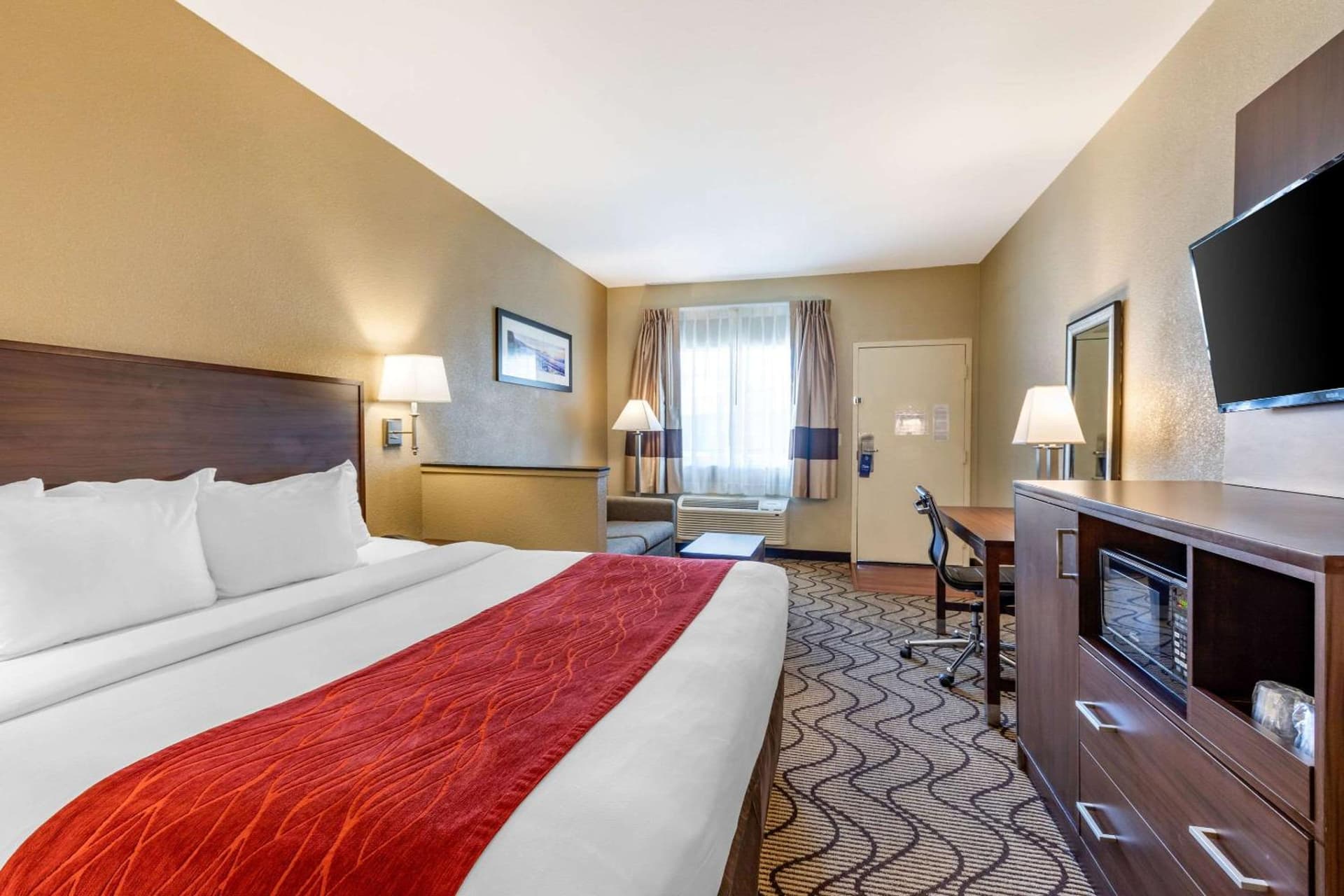 Comfort Inn & Suites Orange County John Wayne Airport gallery photo in Santa Ana, CA — image 18