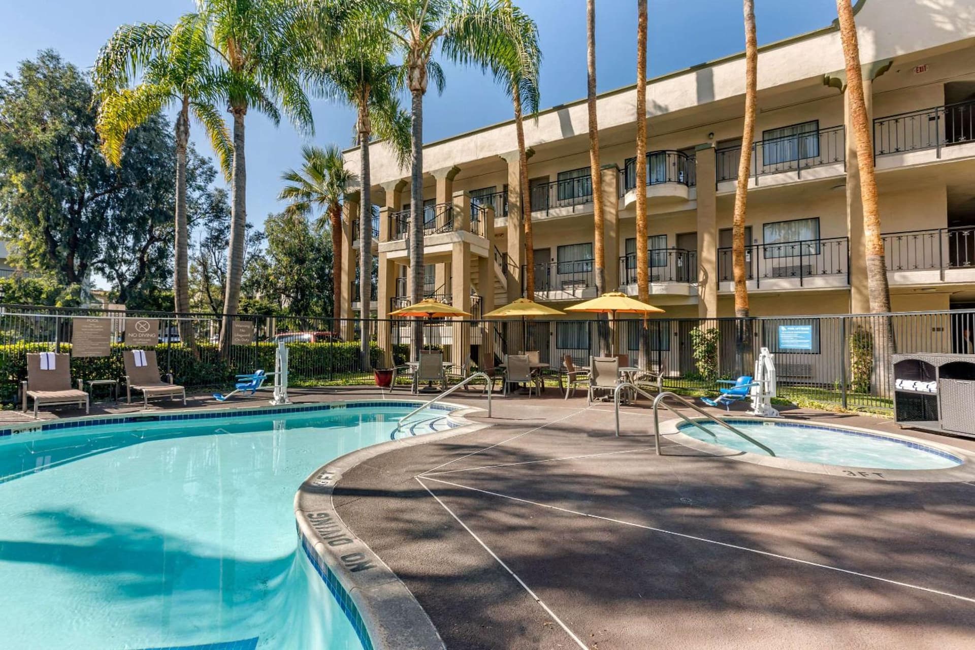 Comfort Inn & Suites Orange County John Wayne Airport gallery photo in Santa Ana, CA — image 25