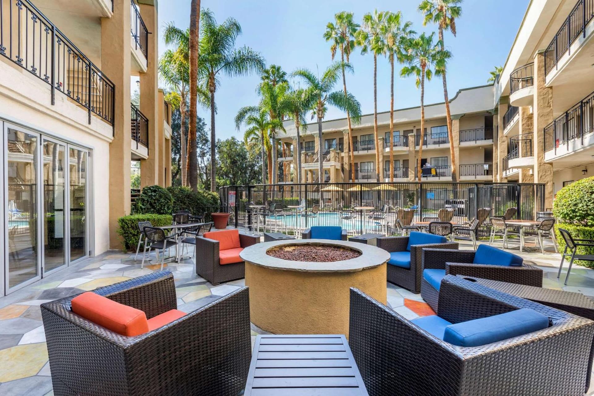 Comfort Inn & Suites Orange County John Wayne Airport gallery photo in Santa Ana, CA — image 40