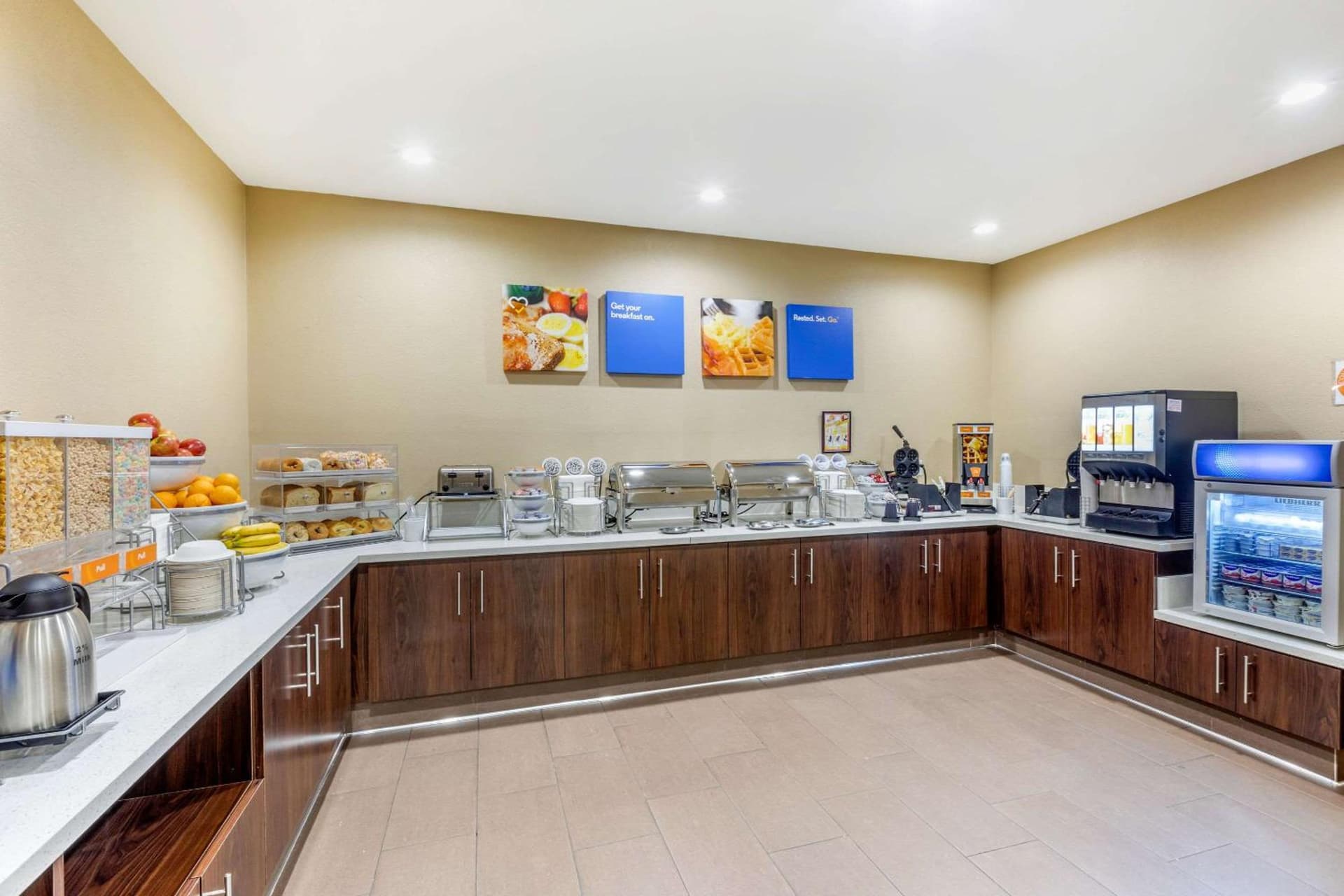 Comfort Inn & Suites Orange County John Wayne Airport gallery photo in Santa Ana, CA — image 33