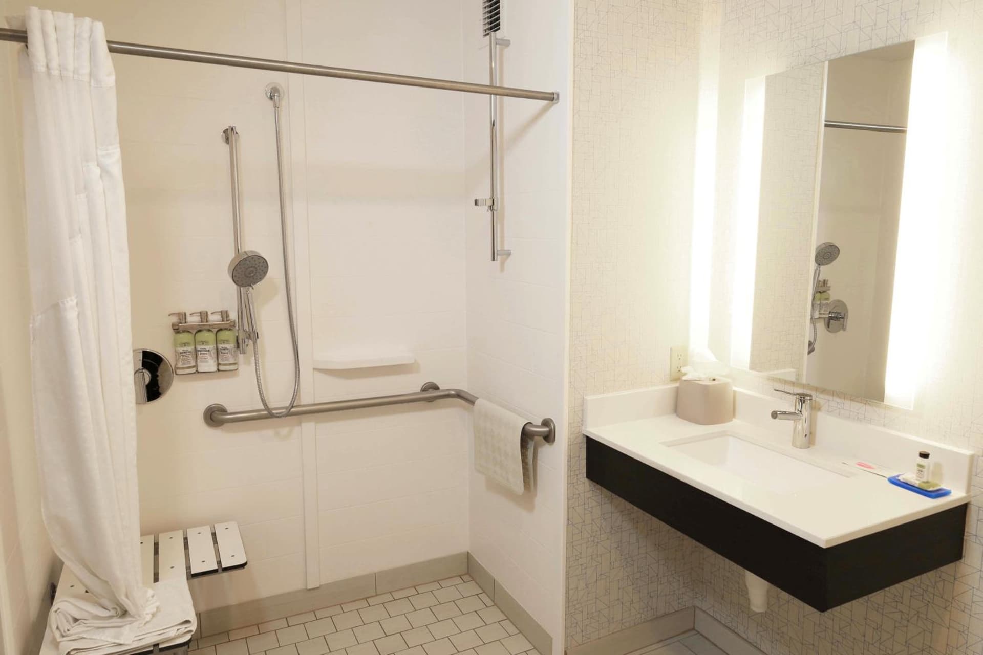 Holiday Inn Express Hotel & Suites Napa Valley-American Canyon by IHG gallery photo in American Canyon, CA — image 6