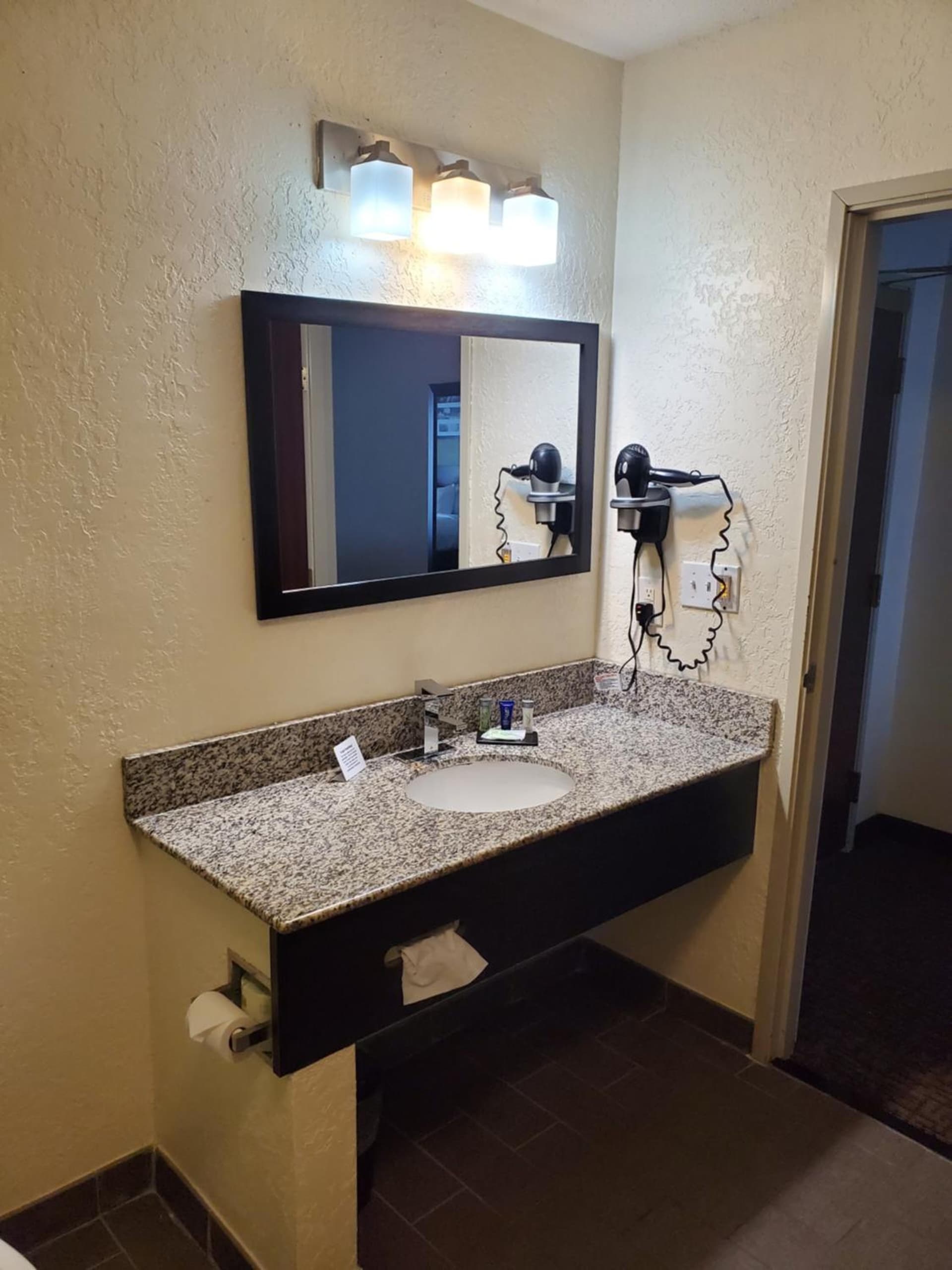 Sleep Inn & Suites Jacksonville near Camp Lejeune gallery photo in Jacksonville, NC — image 25
