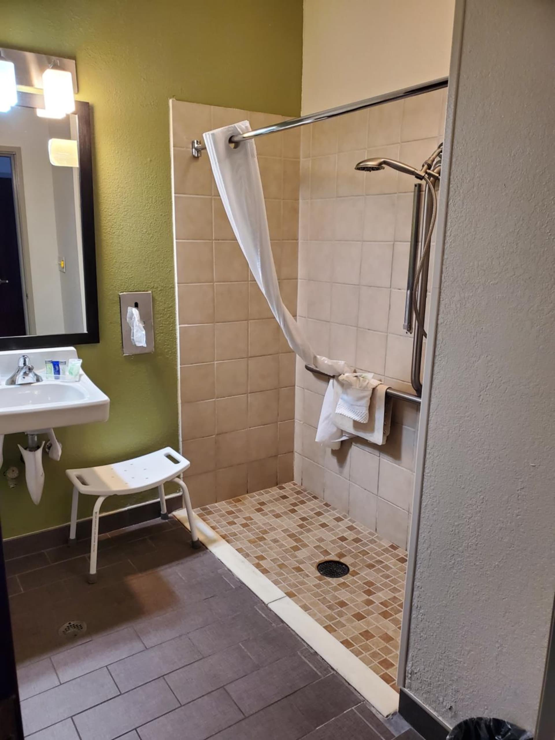 Sleep Inn & Suites Jacksonville near Camp Lejeune gallery photo in Jacksonville, NC — image 8