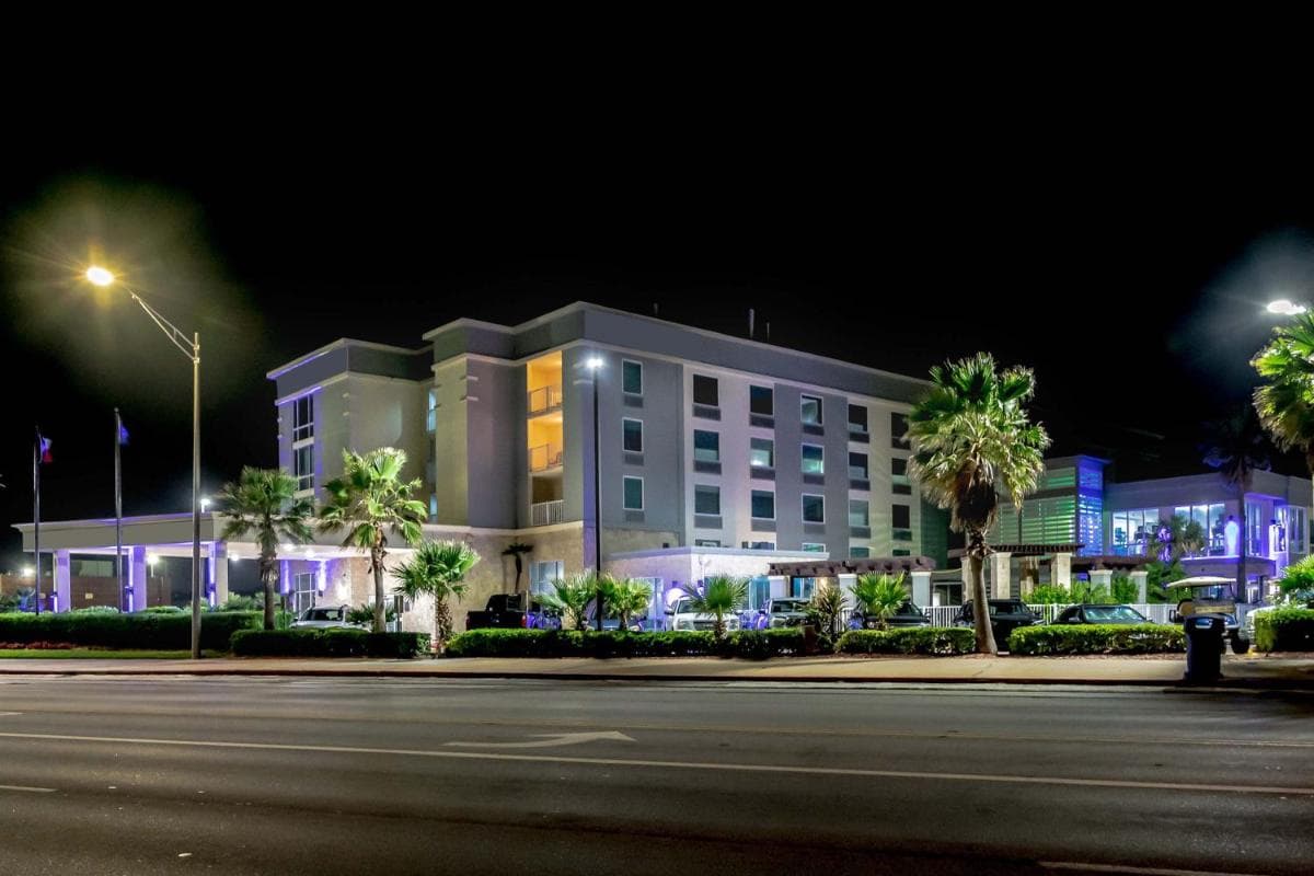 Clarion Pointe Galveston Seawall gallery photo in Galveston, TX — image 7