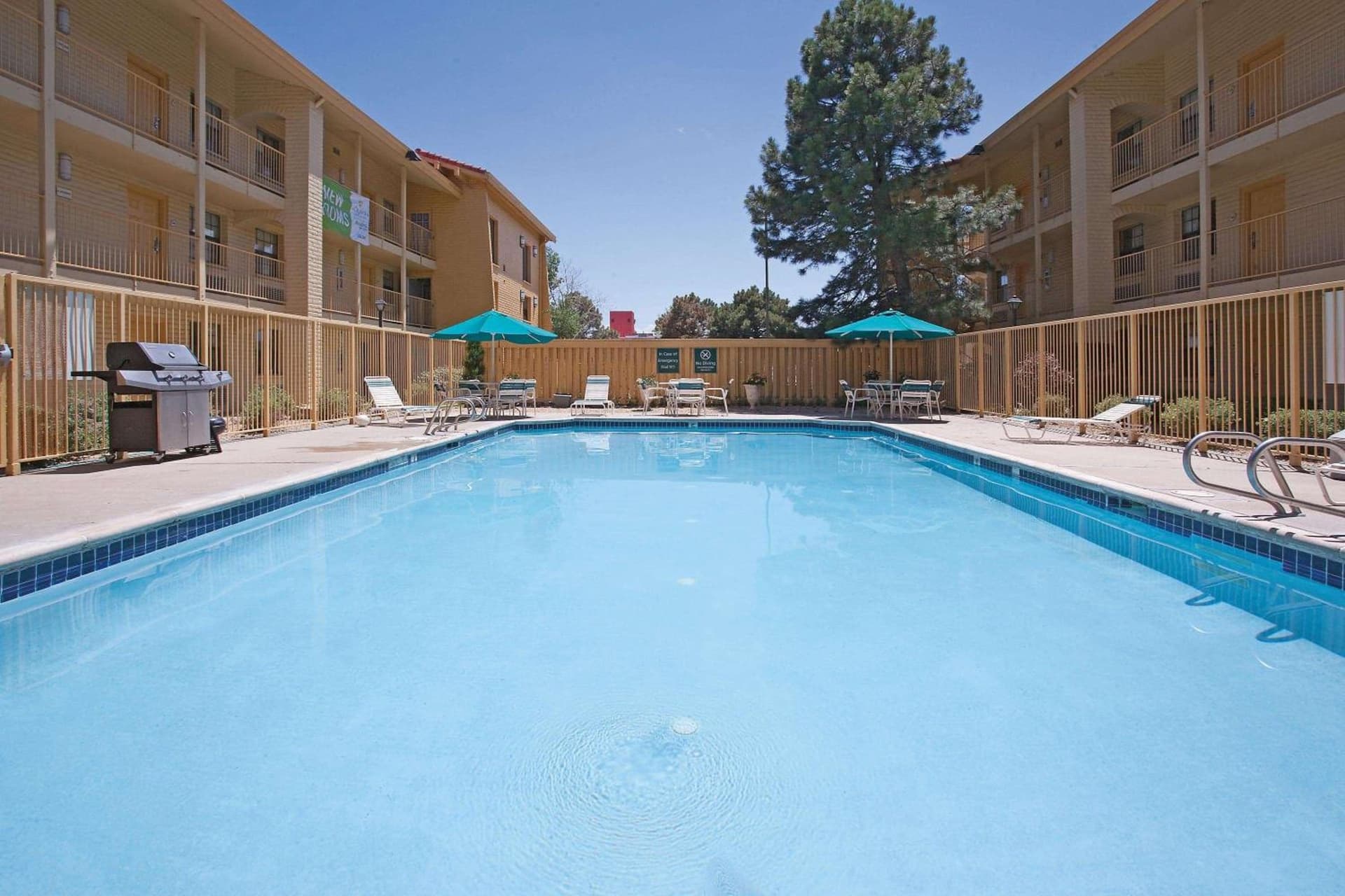Travelodge by Wyndham Golden-Denver interior in Golden, CO — gallery photo 2