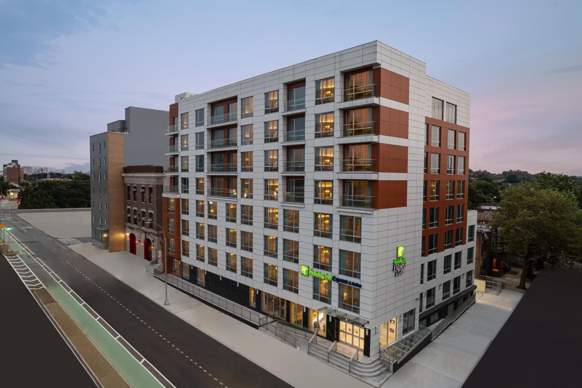 Holiday Inn Express & Suites Woodside LaGuardia Airport gallery photo in Queens, NY — image 47