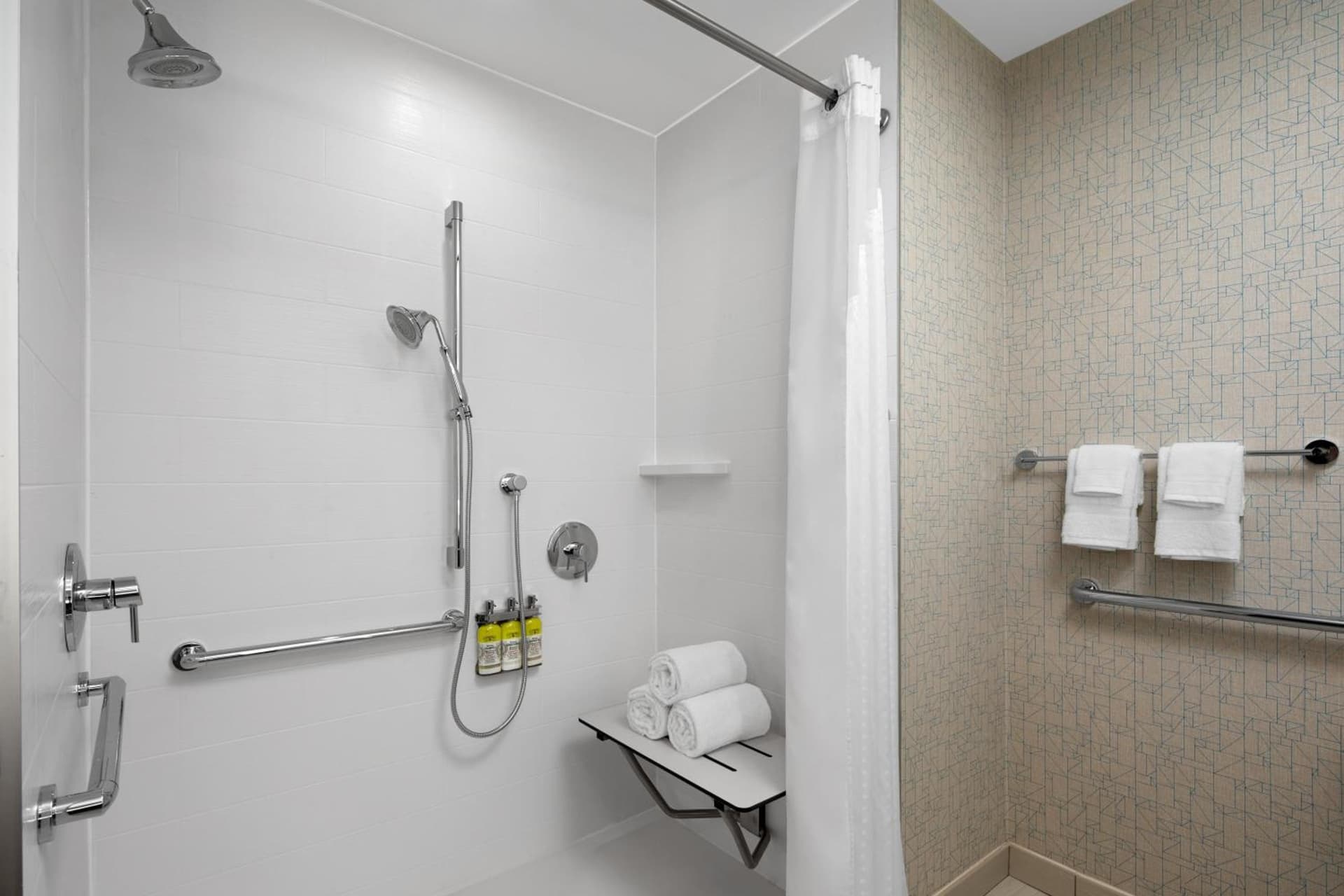 Holiday Inn Express & Suites Woodside LaGuardia Airport gallery photo in Queens, NY — image 7