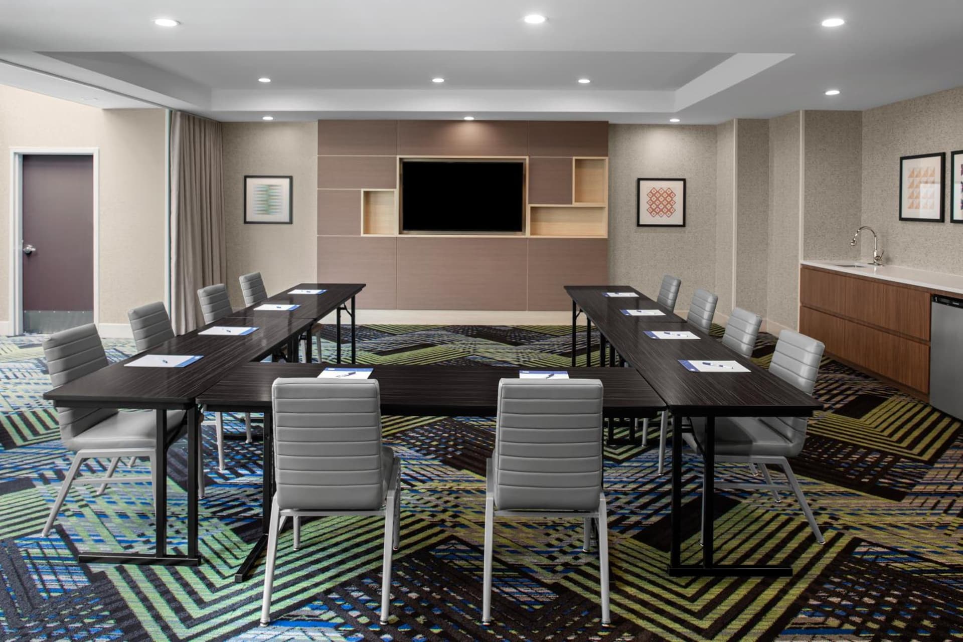 Holiday Inn Express & Suites Woodside LaGuardia Airport gallery photo in Queens, NY — image 11