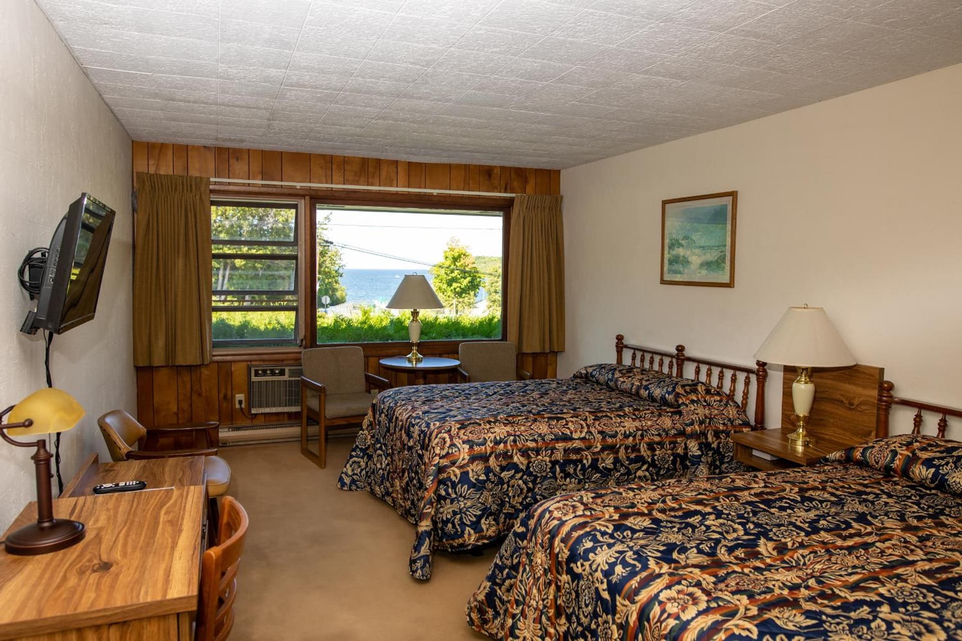 The Ellison Inn & Lounge interior in Ellison Bay, WI — gallery photo 2