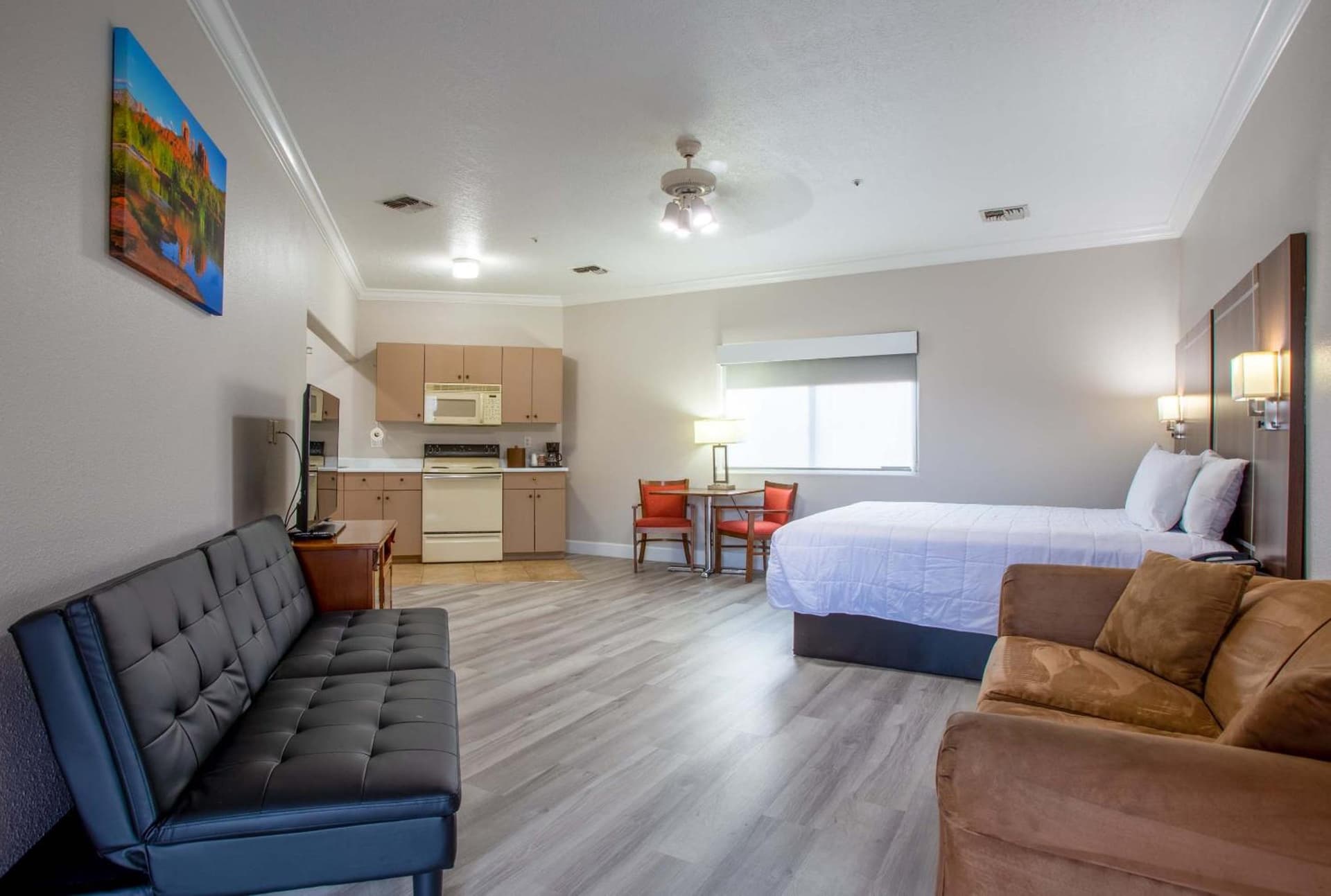 Wildflower Inn at Bell Rock property views in Sedona, AZ — gallery photo 3