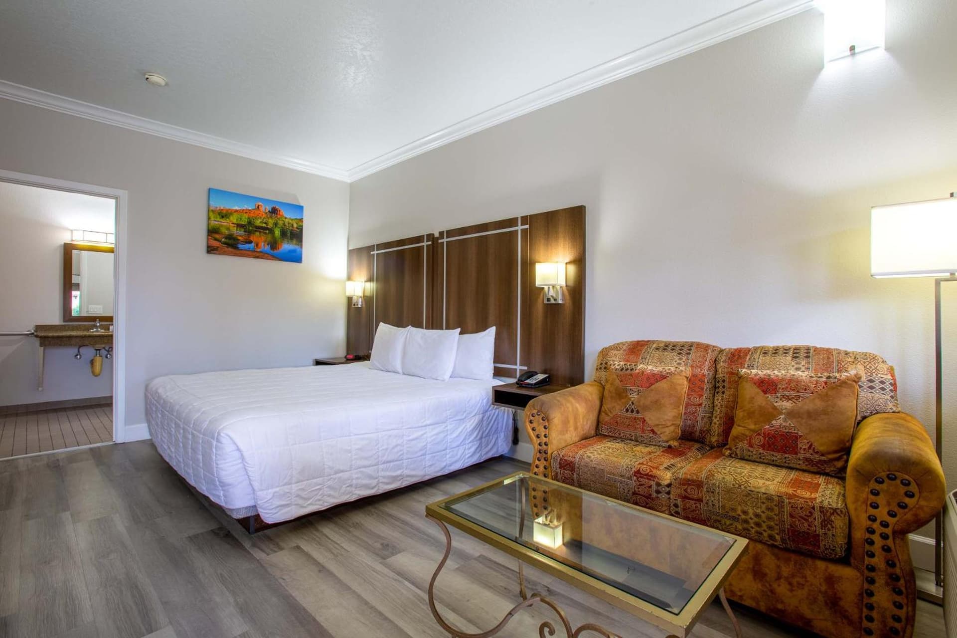 Wildflower Inn at Bell Rock interior in Sedona, AZ — gallery photo 2