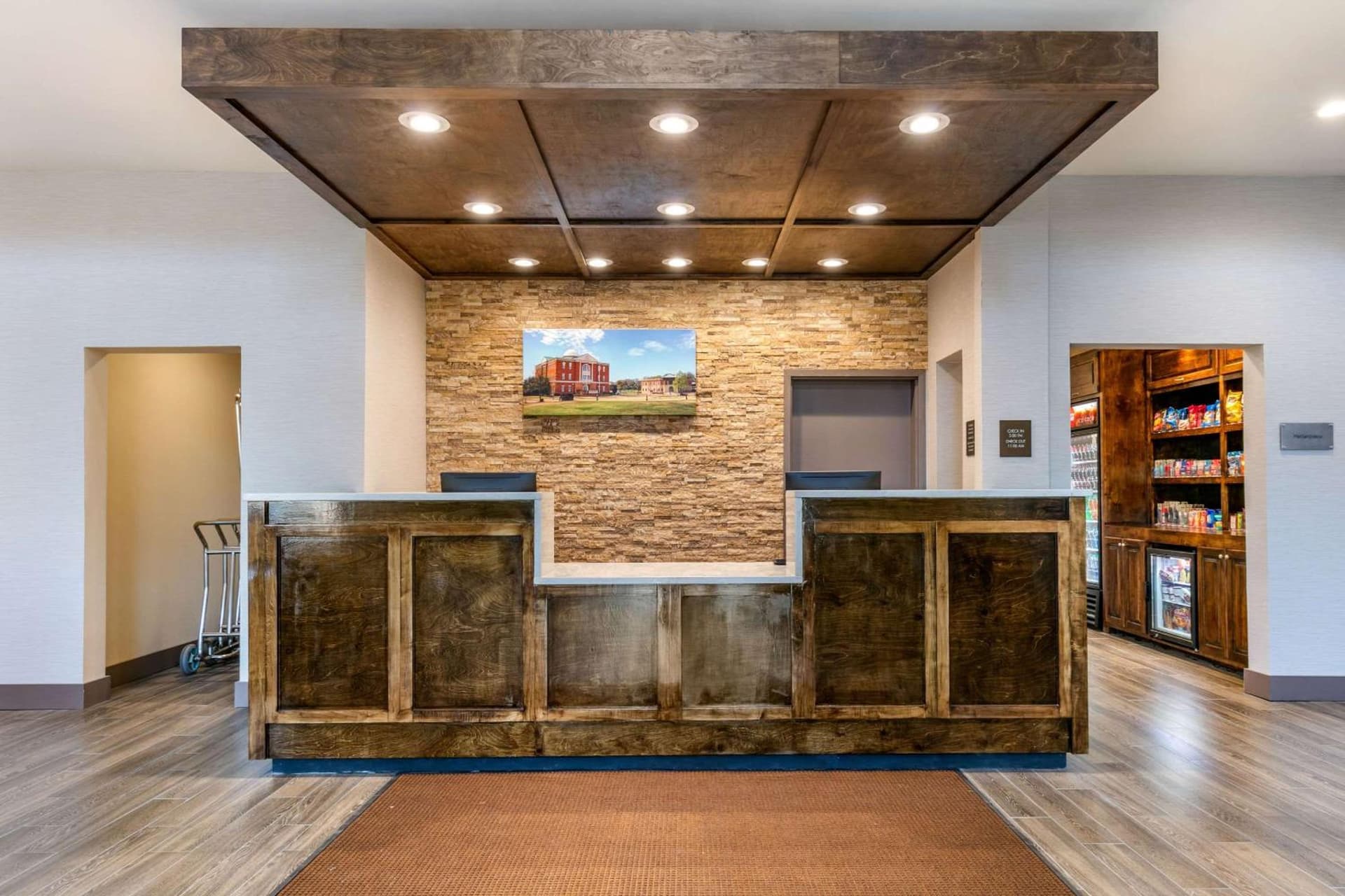 Comfort Suites North Tupelo property views in Tupelo, MS — gallery photo 3