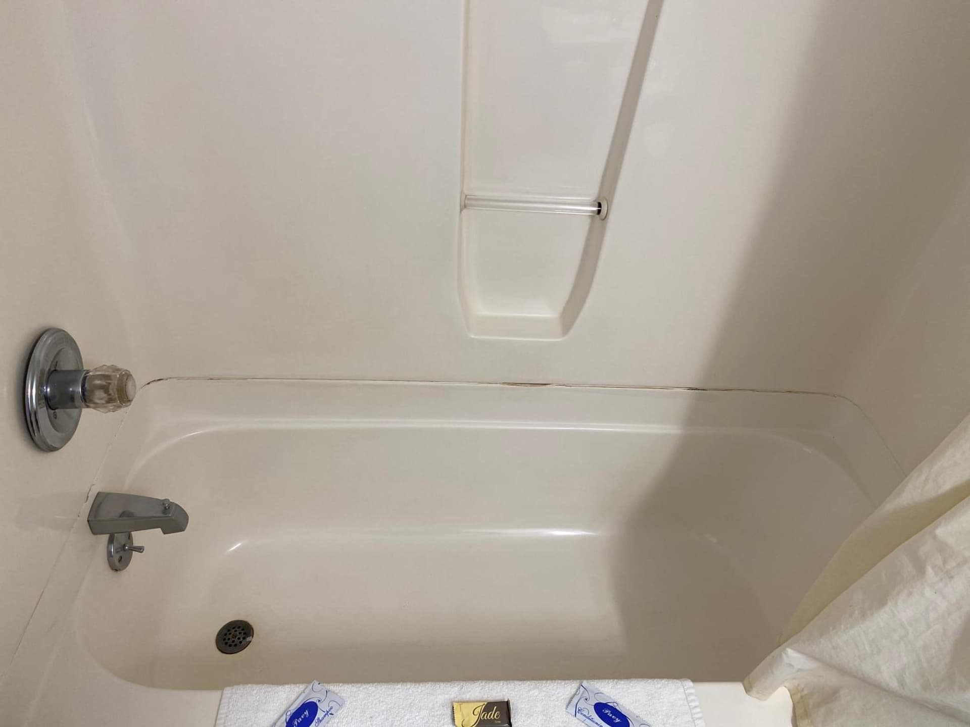 Royal Inn interior in Albany, KY — gallery photo 2