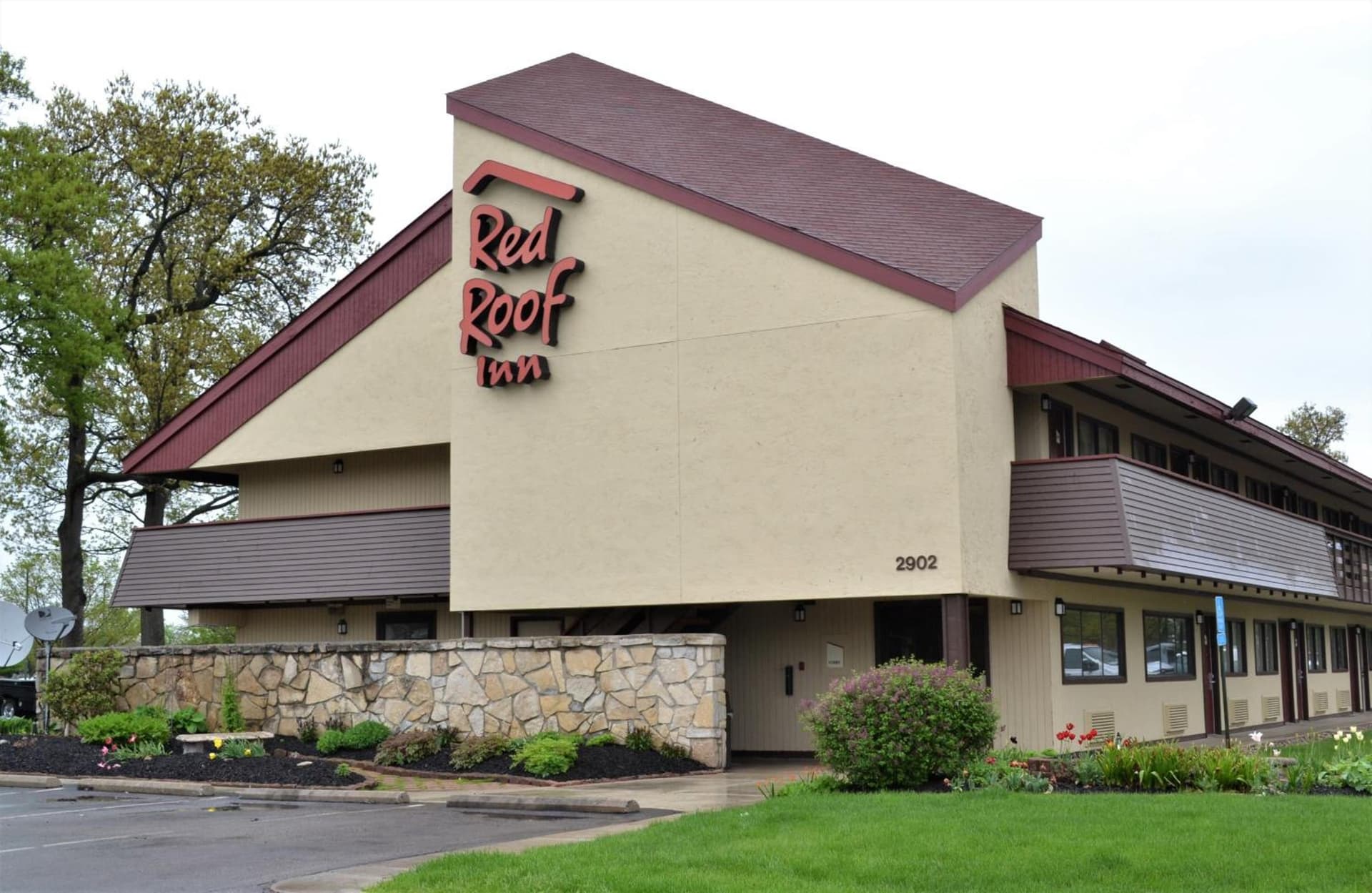 Red Roof Inn Elkhart featured exterior or lobby in Elkhart, IN — similar hotel