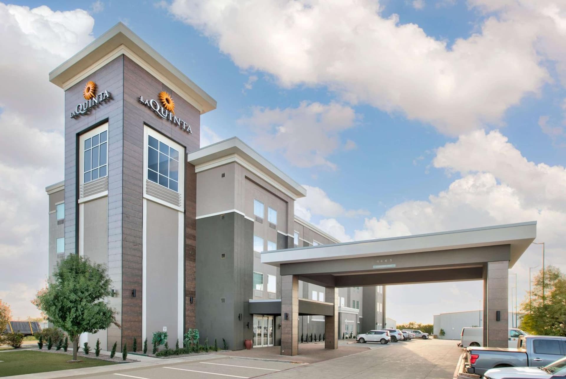 La Quinta by Wyndham Denton - University Drive interior in Denton, TX — gallery photo 2
