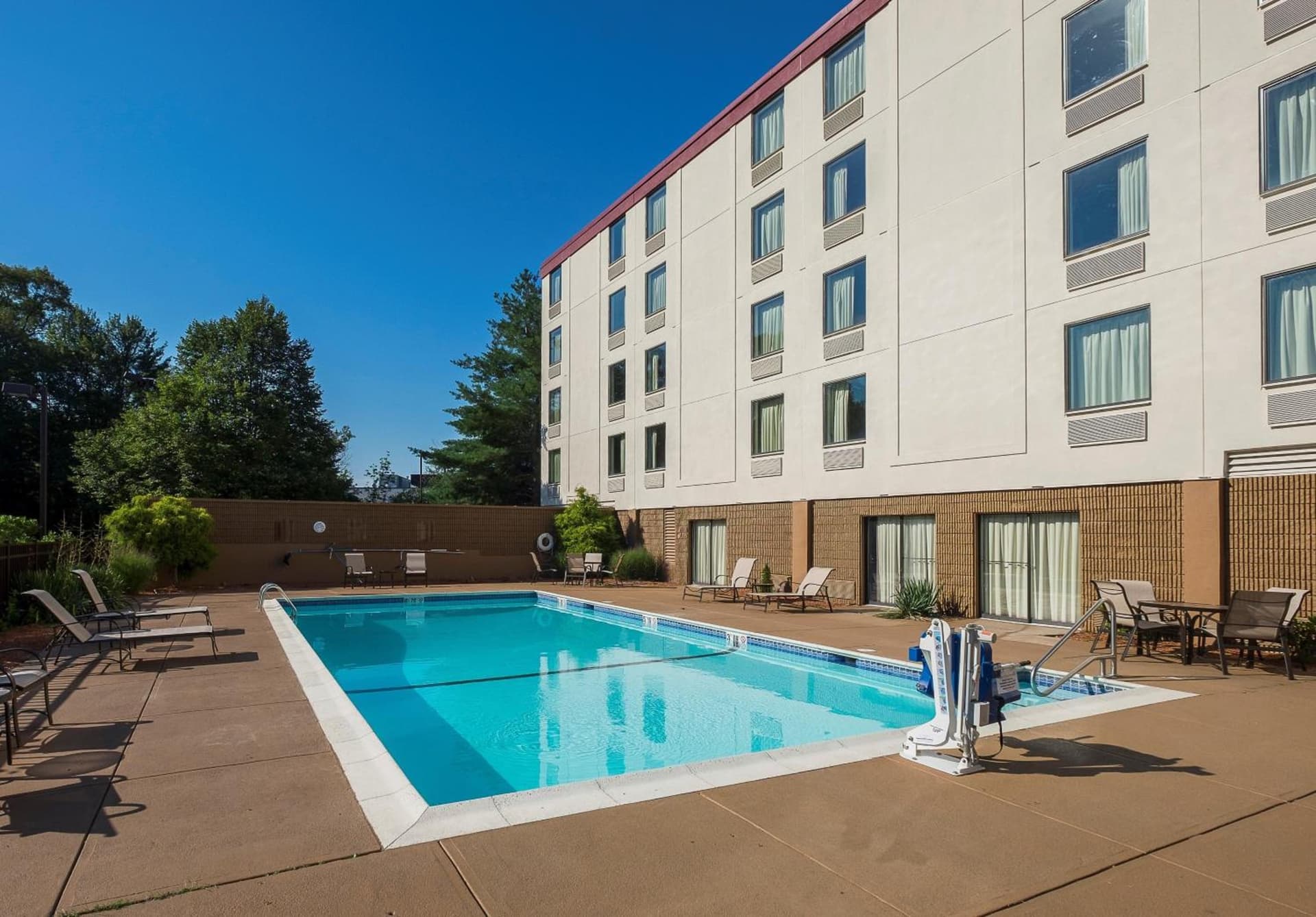 Red Roof Inn PLUS Boston - Mansfield - Foxboro gallery photo in Mansfield, MA — image 33