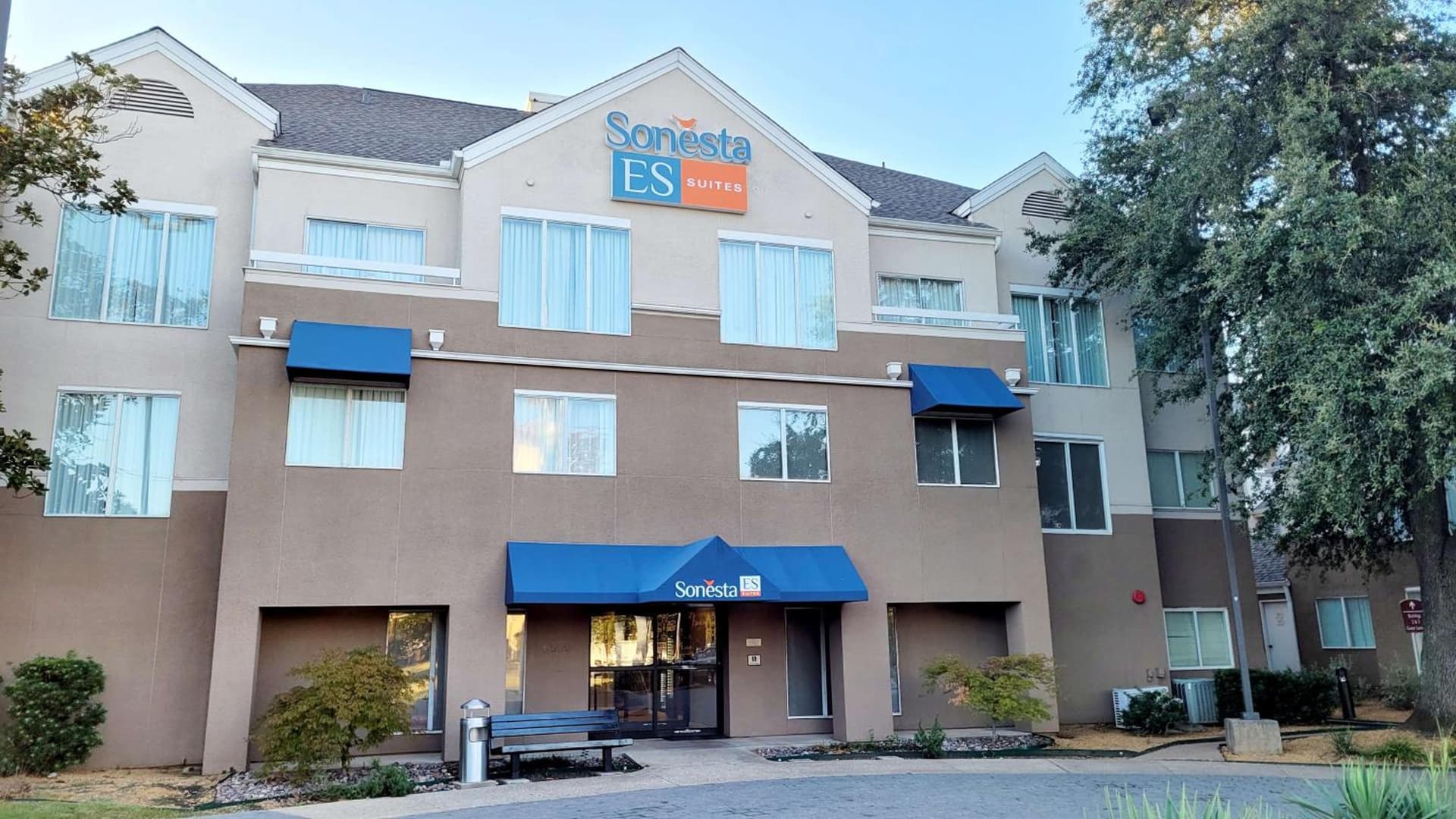 Sonesta ES Suites Dallas Medical Market Center featured exterior or lobby in Dallas, TX — similar hotel