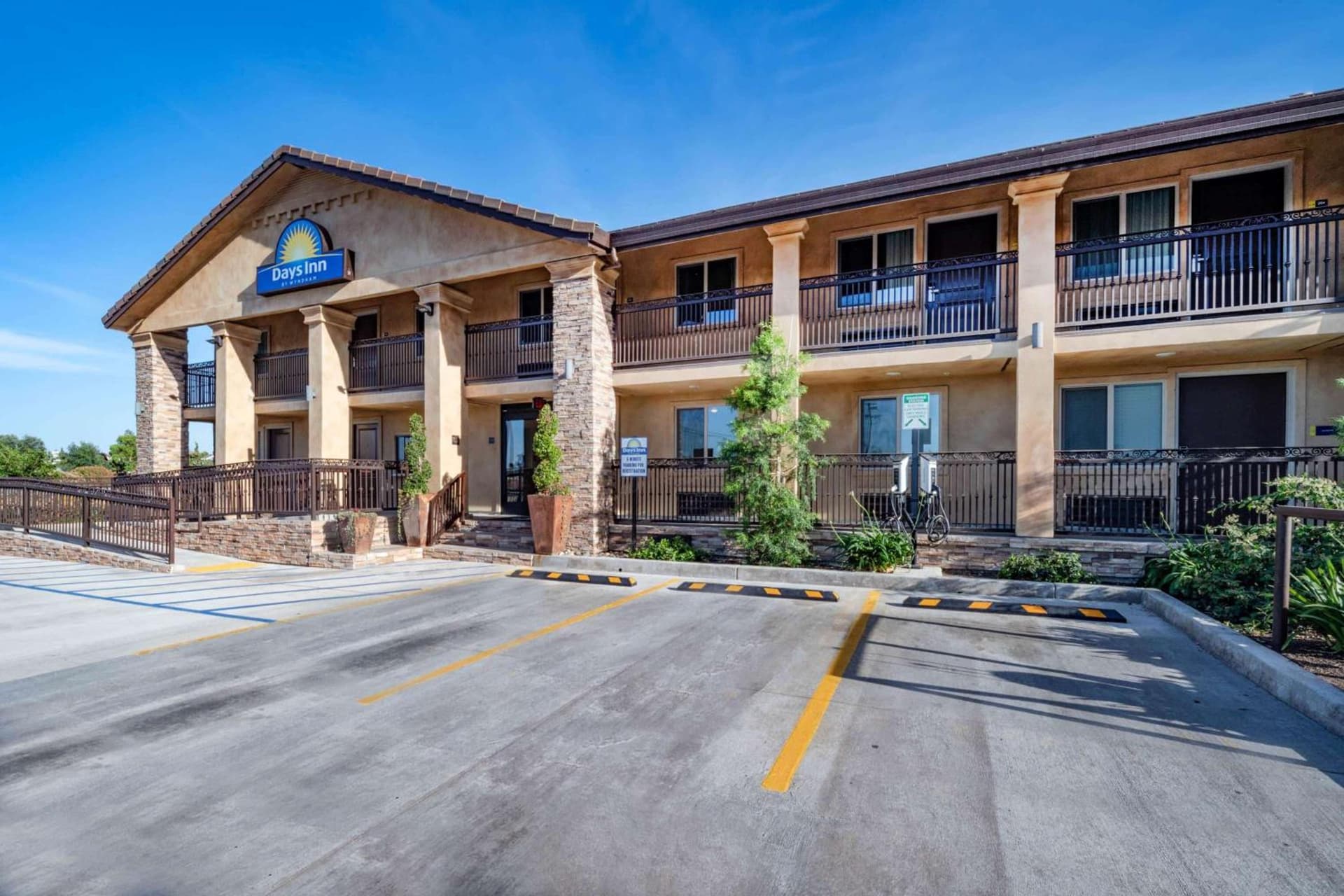 Days Inn by Wyndham Galt - Elk Grove South featured exterior or lobby in Galt, CA — similar hotel