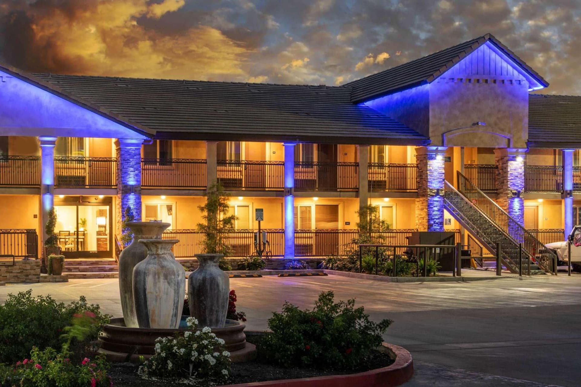 Days Inn by Wyndham Galt - Elk Grove South interior in Galt, CA — gallery photo 2
