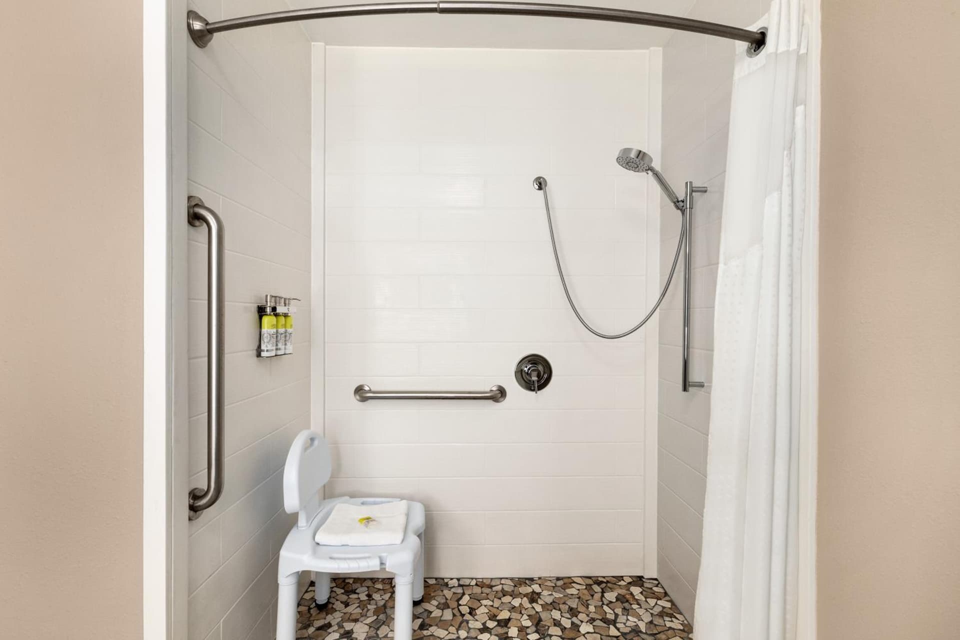 Holiday Inn Express & Suites Auburn - University Area by IHG gallery photo in Auburn, AL — image 10