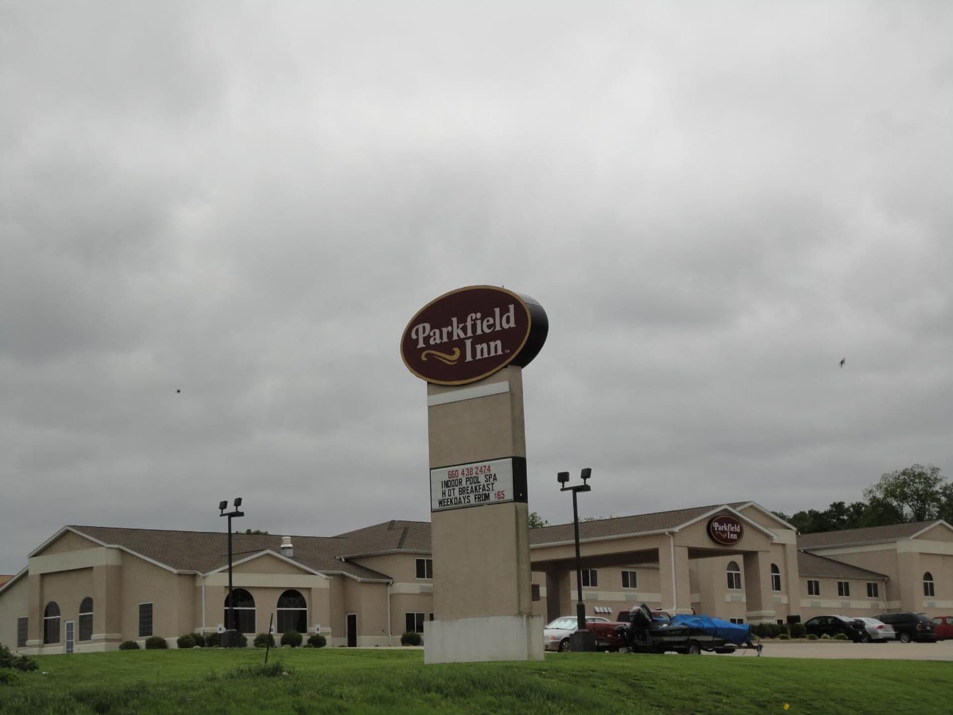 Parkfield Inn - Warsaw featured exterior or lobby in Warsaw, MO — similar hotel