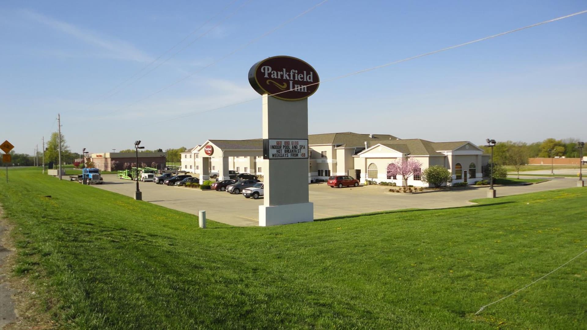 Parkfield Inn - Clinton featured exterior or lobby in Clinton, MO — similar hotel