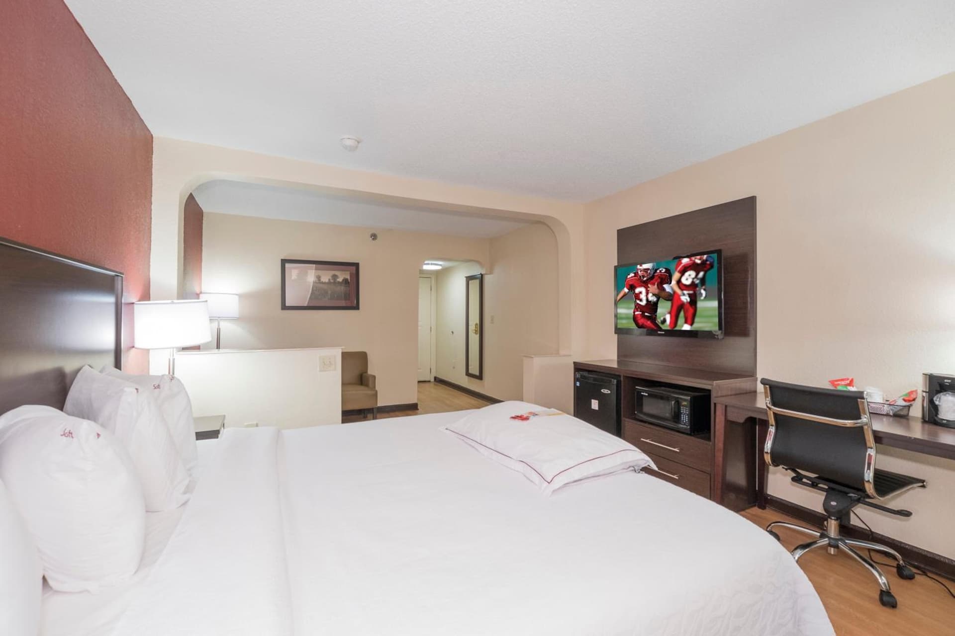 Red Roof Inn PLUS+ & Suites Opelika interior in Opelika, AL — gallery photo 2