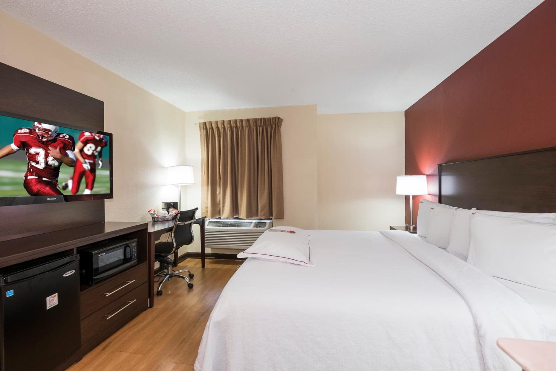 Red Roof Inn PLUS+ & Suites Opelika gallery photo in Opelika, AL — image 7
