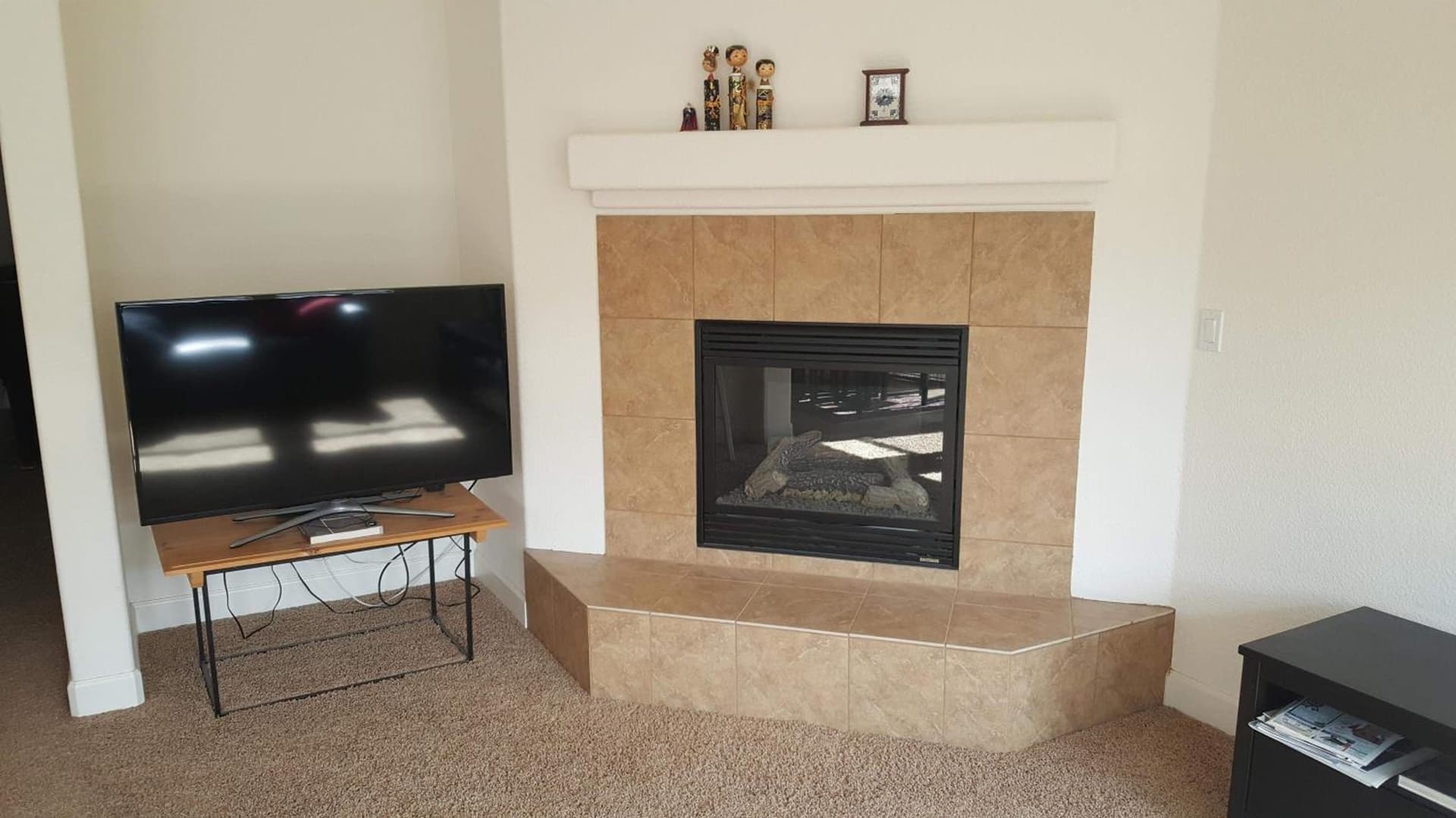 Comfort and Style Full bed shared bathroom property views in Vacaville, CA — gallery photo 3