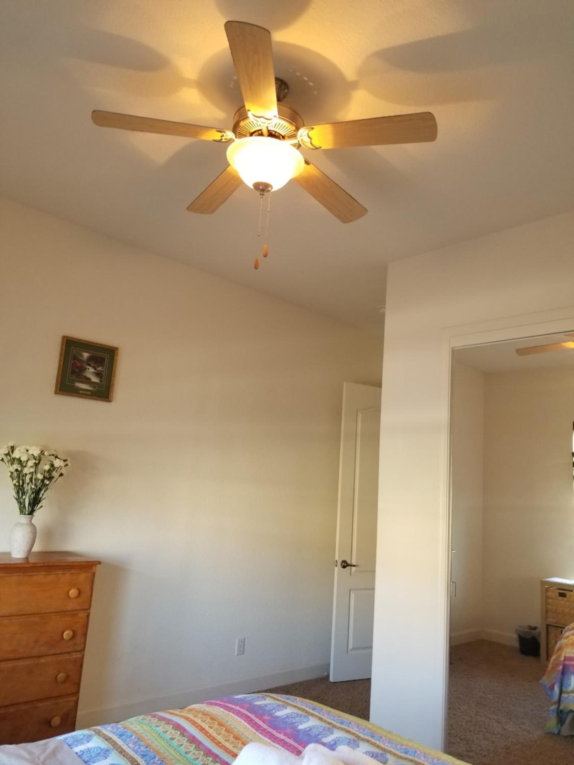 Comfort and Style Full bed shared bathroom property views in Vacaville, CA — gallery photo 3
