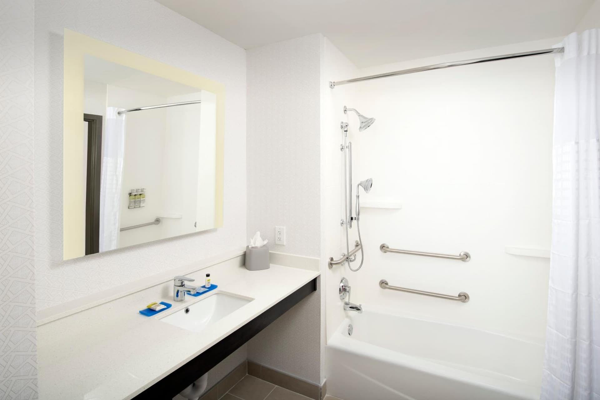 Holiday Inn Express & Suites - North Brunswick by IHG gallery photo in North Brunswick — image 5