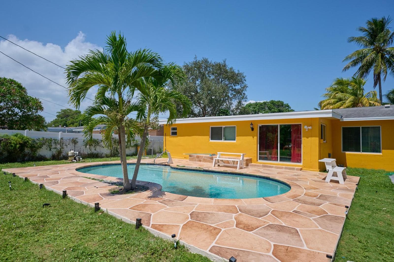 Fabulous Hollywood Living Space interior in Hollywood, FL — gallery photo 2