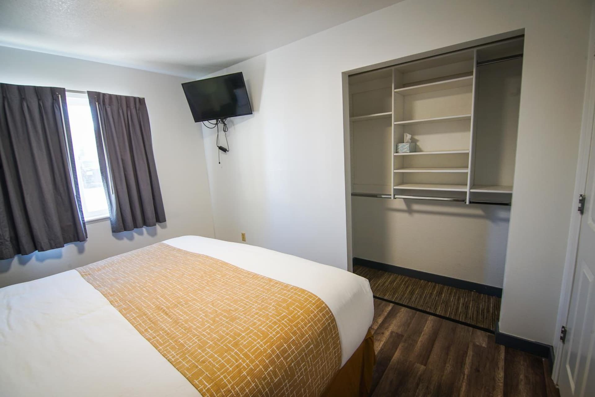 Travelodge by Wyndham Colorado Springs Airport - Peterson SFB gallery photo in Colorado Springs, CO — image 13