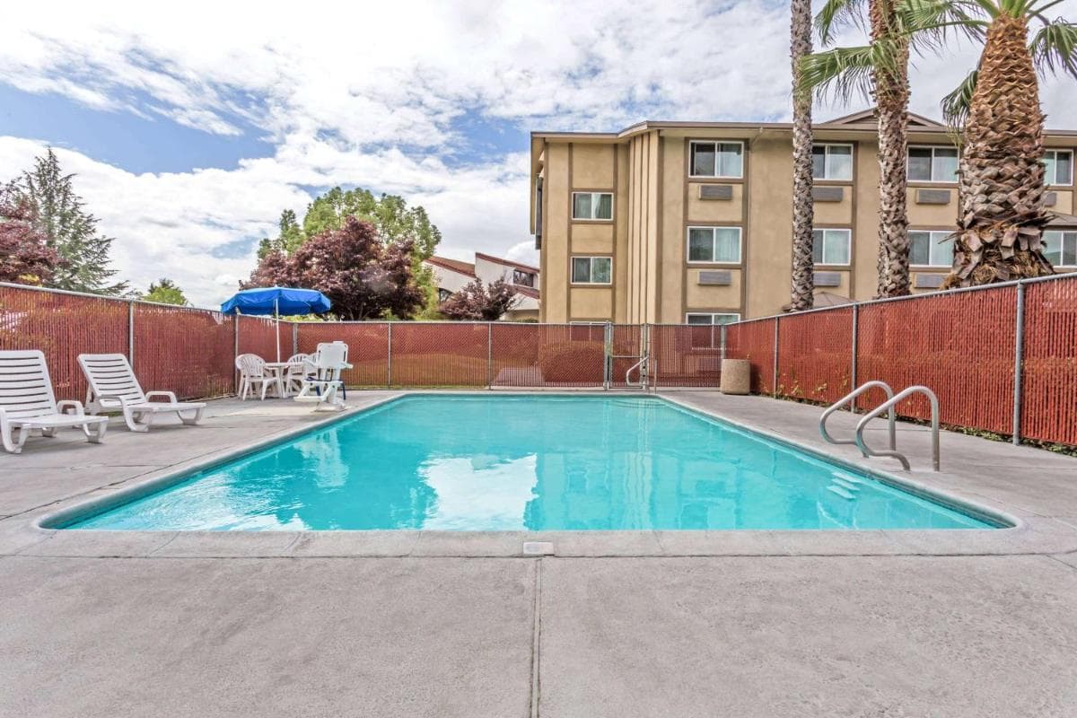 Super 8 by Wyndham Sacramento property views in Sacramento, CA — gallery photo 3