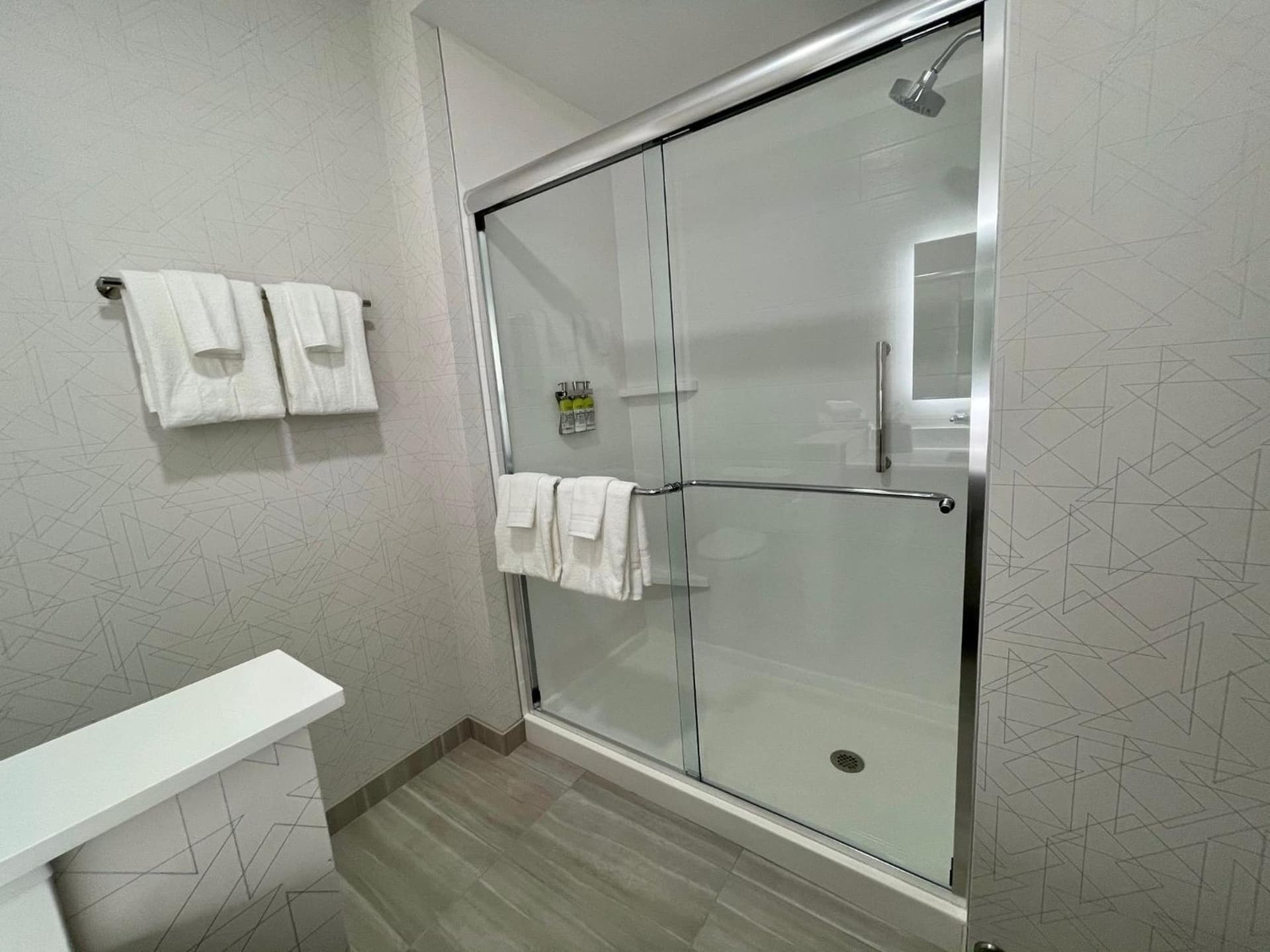 Holiday Inn Express & Suites - Ft. Smith - Airport by IHG interior in Fort Smith, AR — gallery photo 2