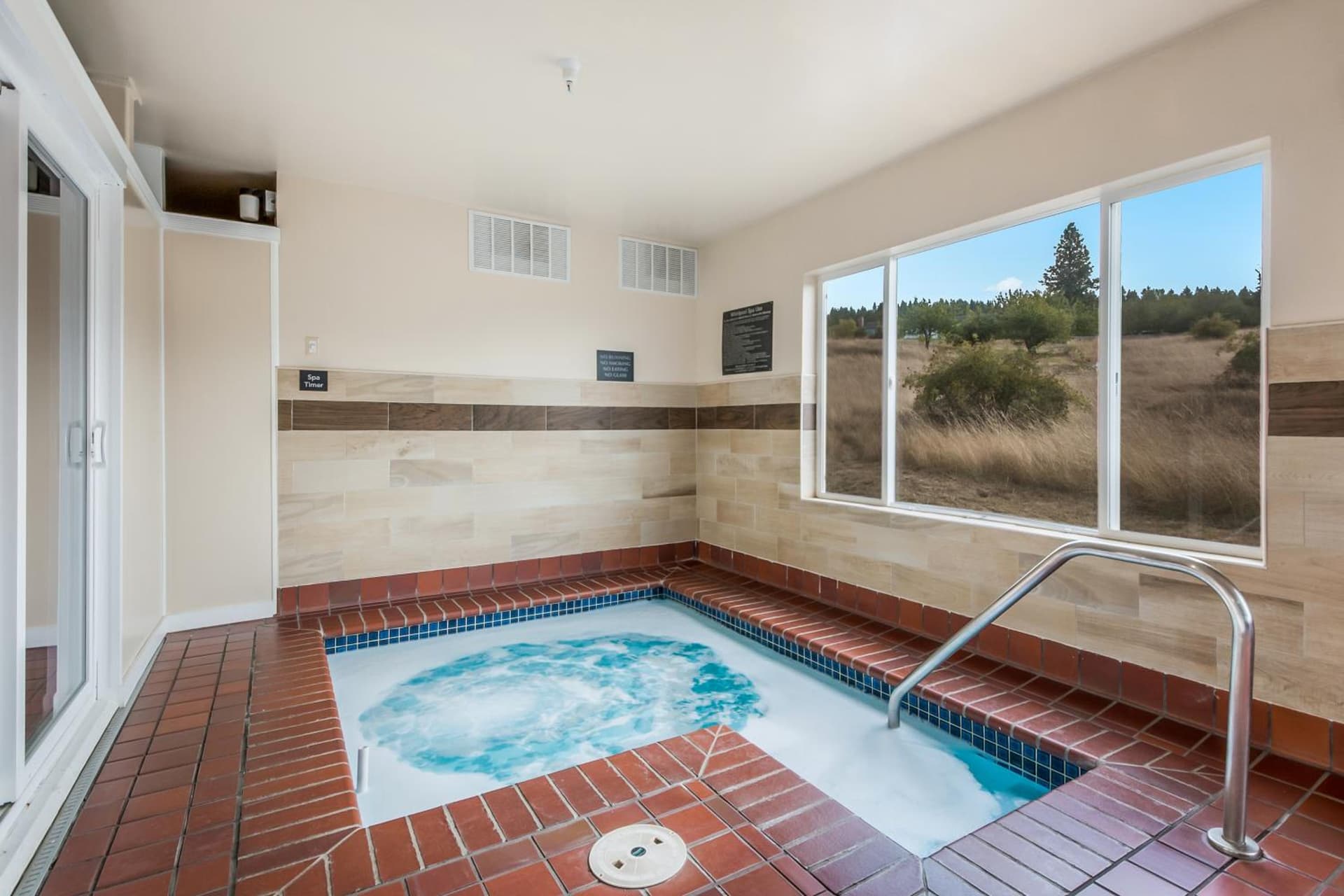 Red Lion Inn & Suites Sequim at Olympic National Park gallery photo in Sequim, WA — image 31