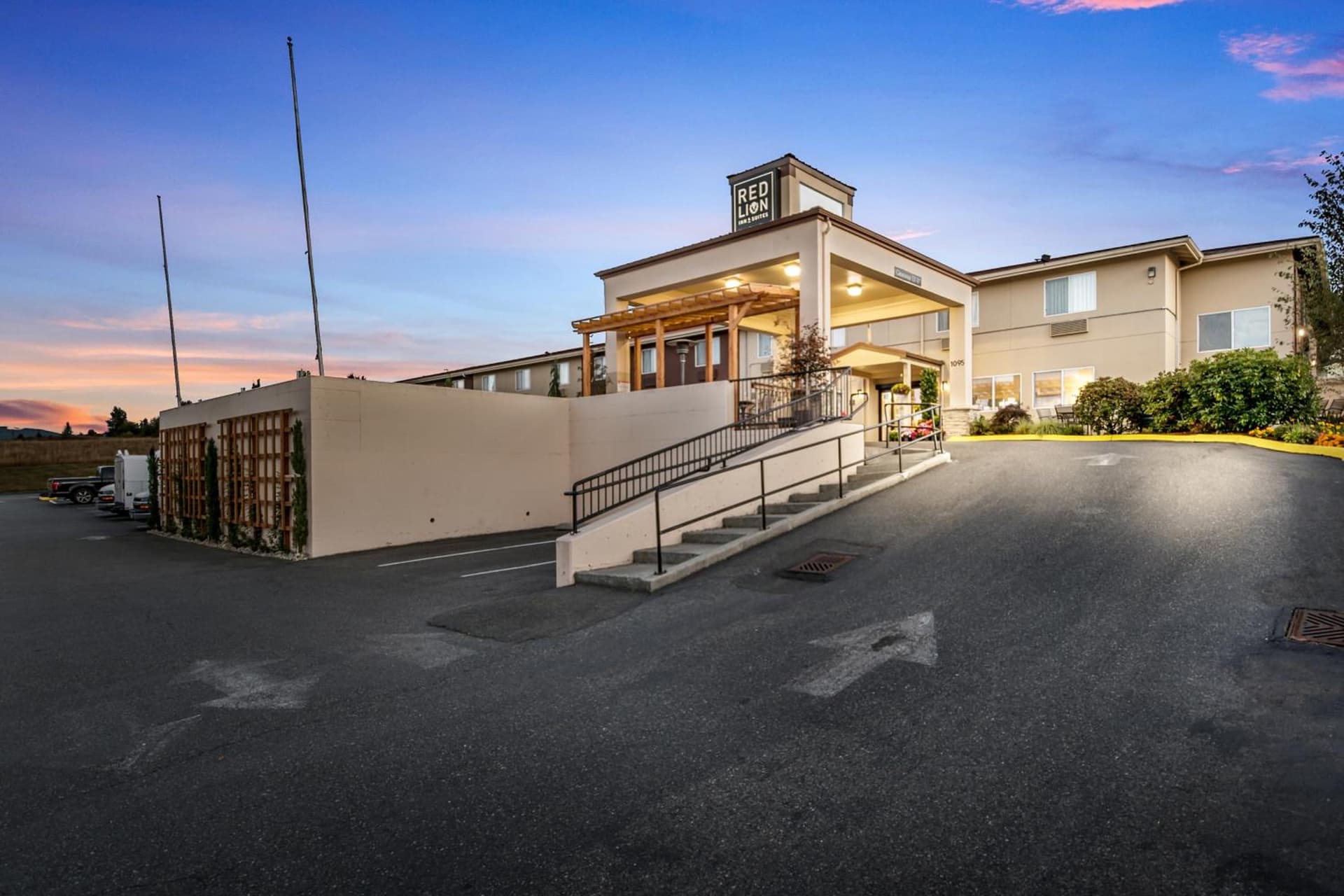 Red Lion Inn & Suites Sequim at Olympic National Park gallery photo in Sequim, WA — image 14