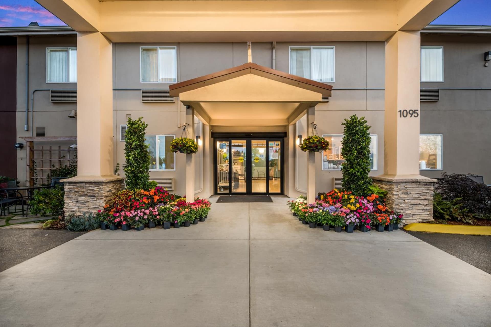 Red Lion Inn & Suites Sequim at Olympic National Park gallery photo in Sequim, WA — image 5