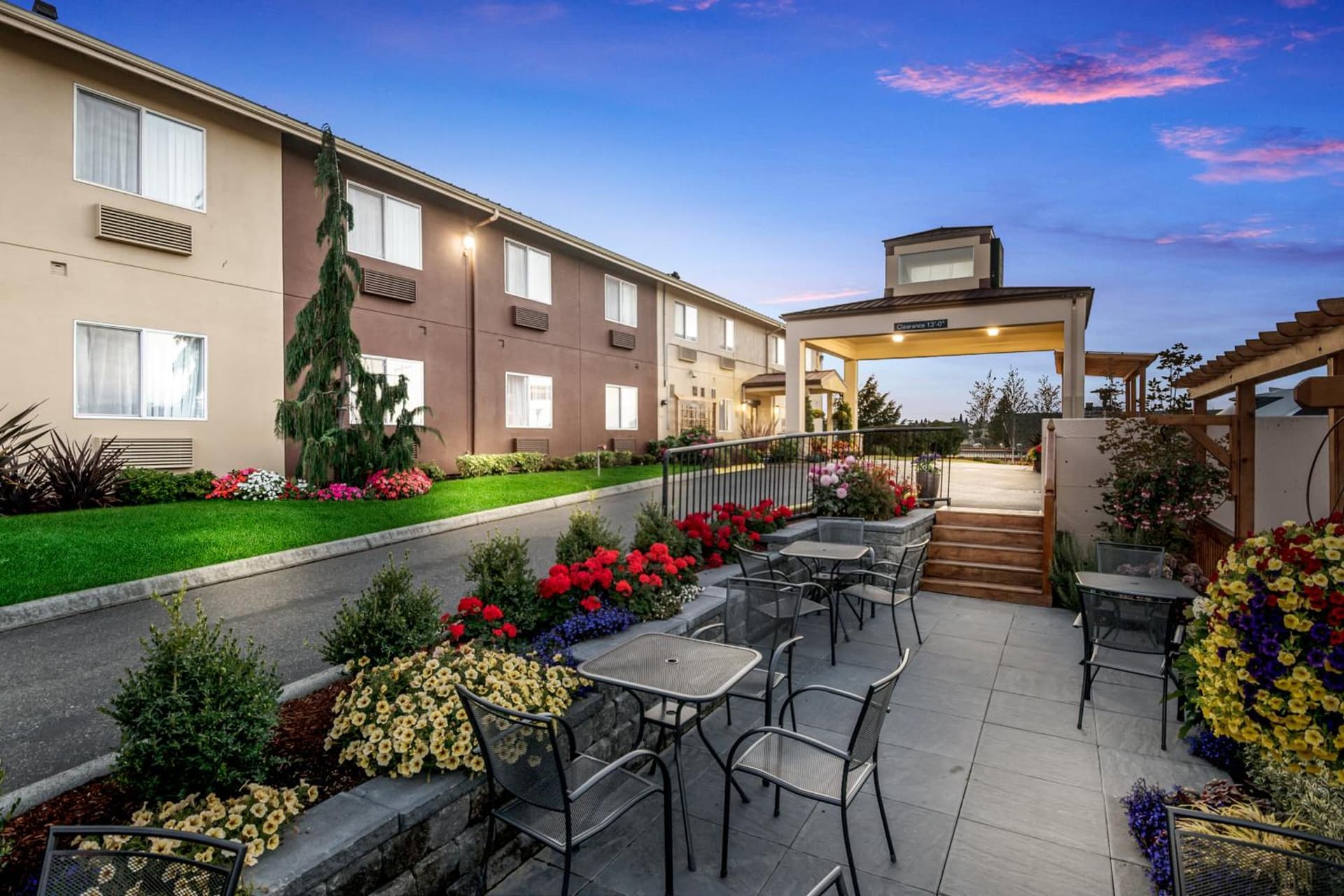 Red Lion Inn & Suites Sequim at Olympic National Park gallery photo in Sequim, WA — image 17