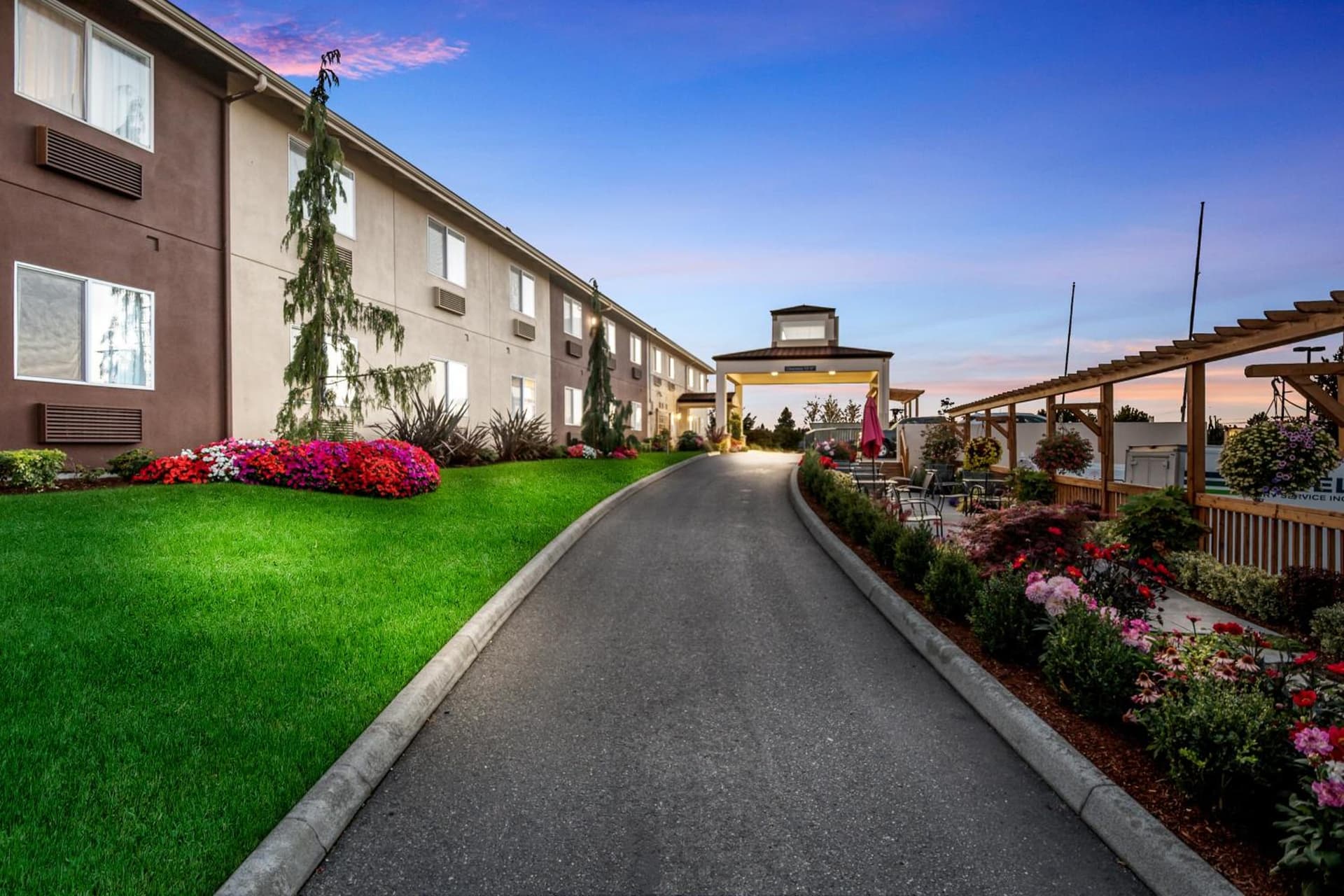 Red Lion Inn & Suites Sequim at Olympic National Park gallery photo in Sequim, WA — image 12