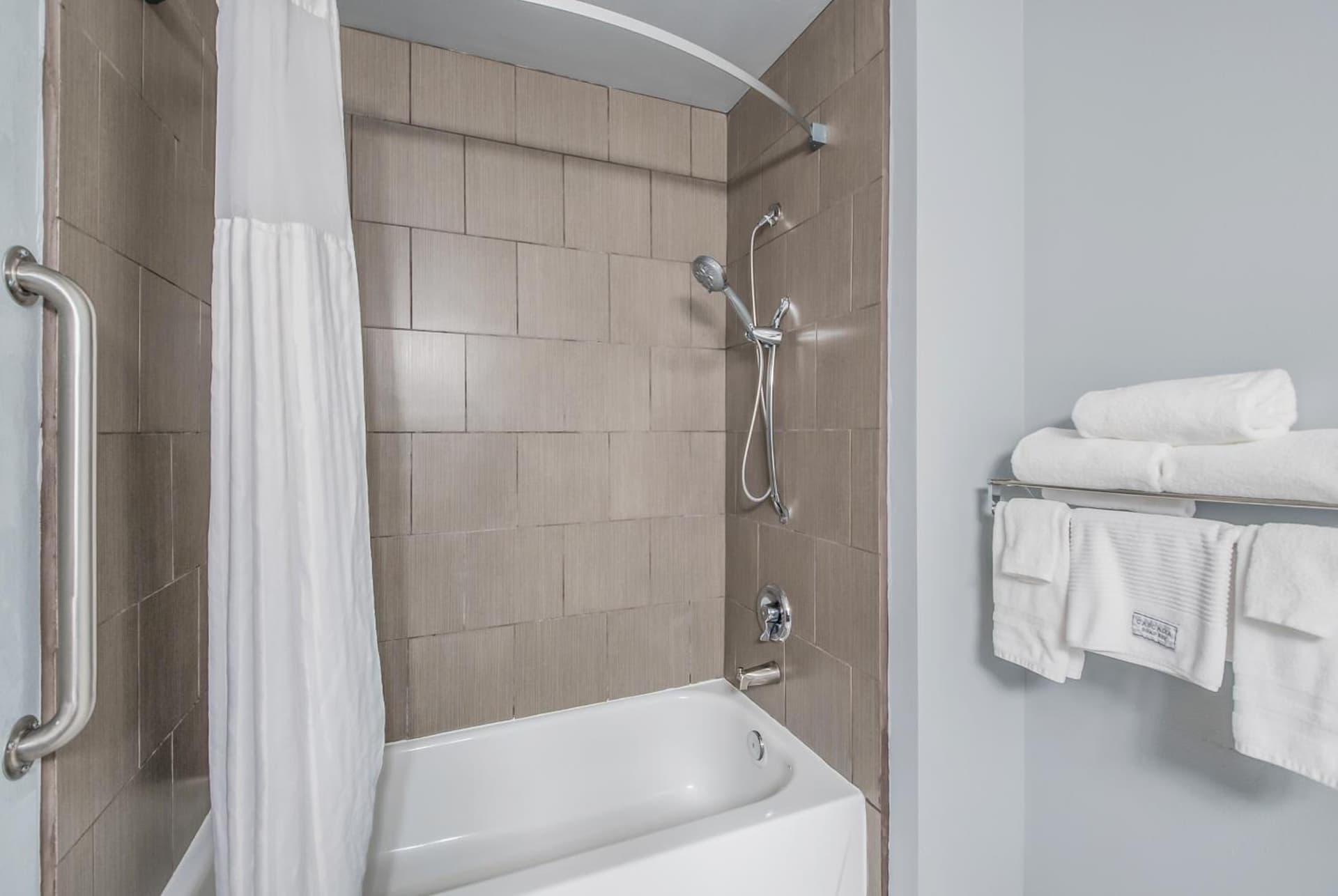 Red Lion Inn & Suites Sequim at Olympic National Park gallery photo in Sequim, WA — image 25