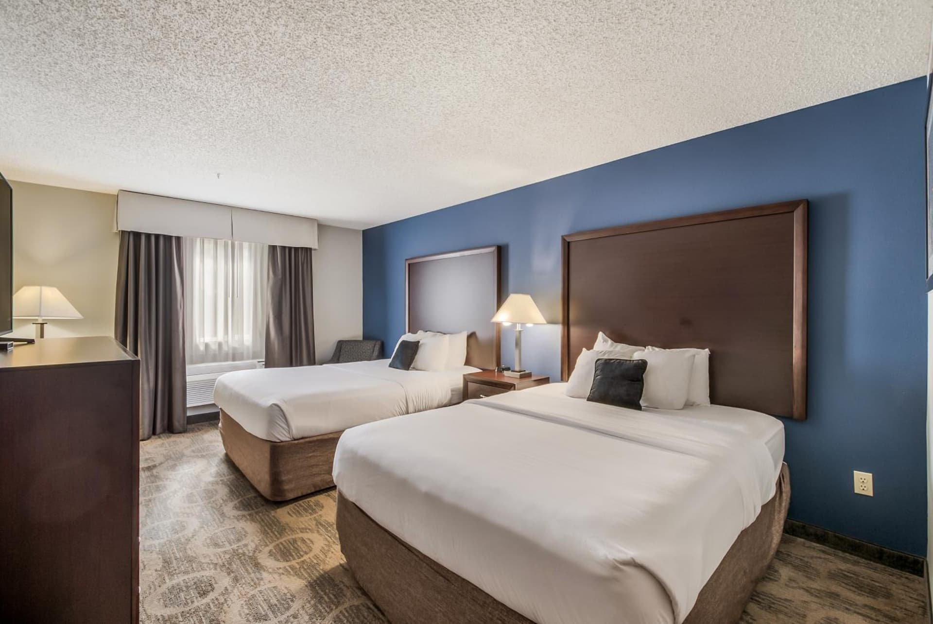 Red Lion Inn & Suites Sequim at Olympic National Park gallery photo in Sequim, WA — image 8