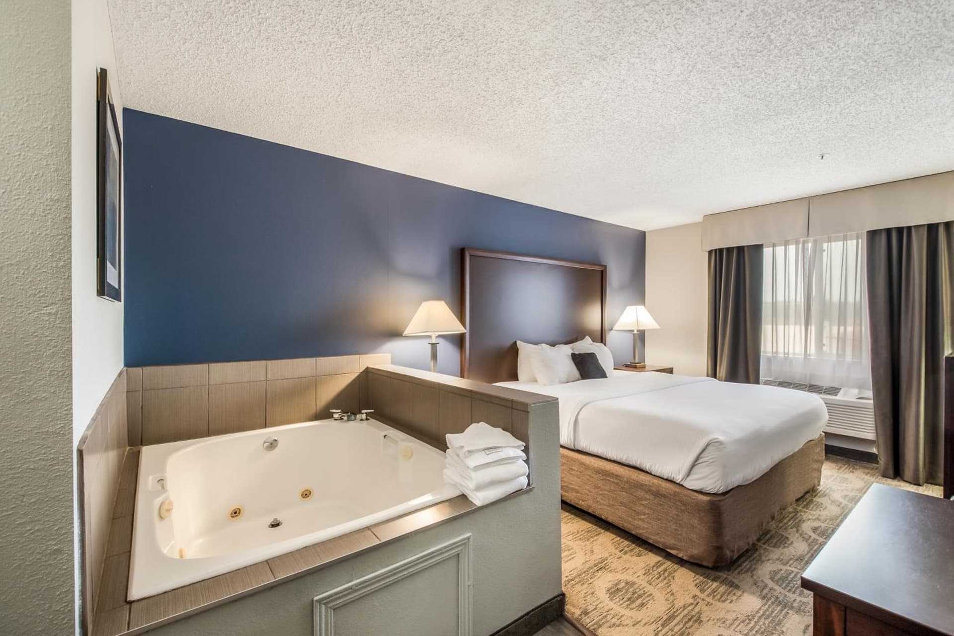Red Lion Inn & Suites Sequim at Olympic National Park gallery photo in Sequim, WA — image 34