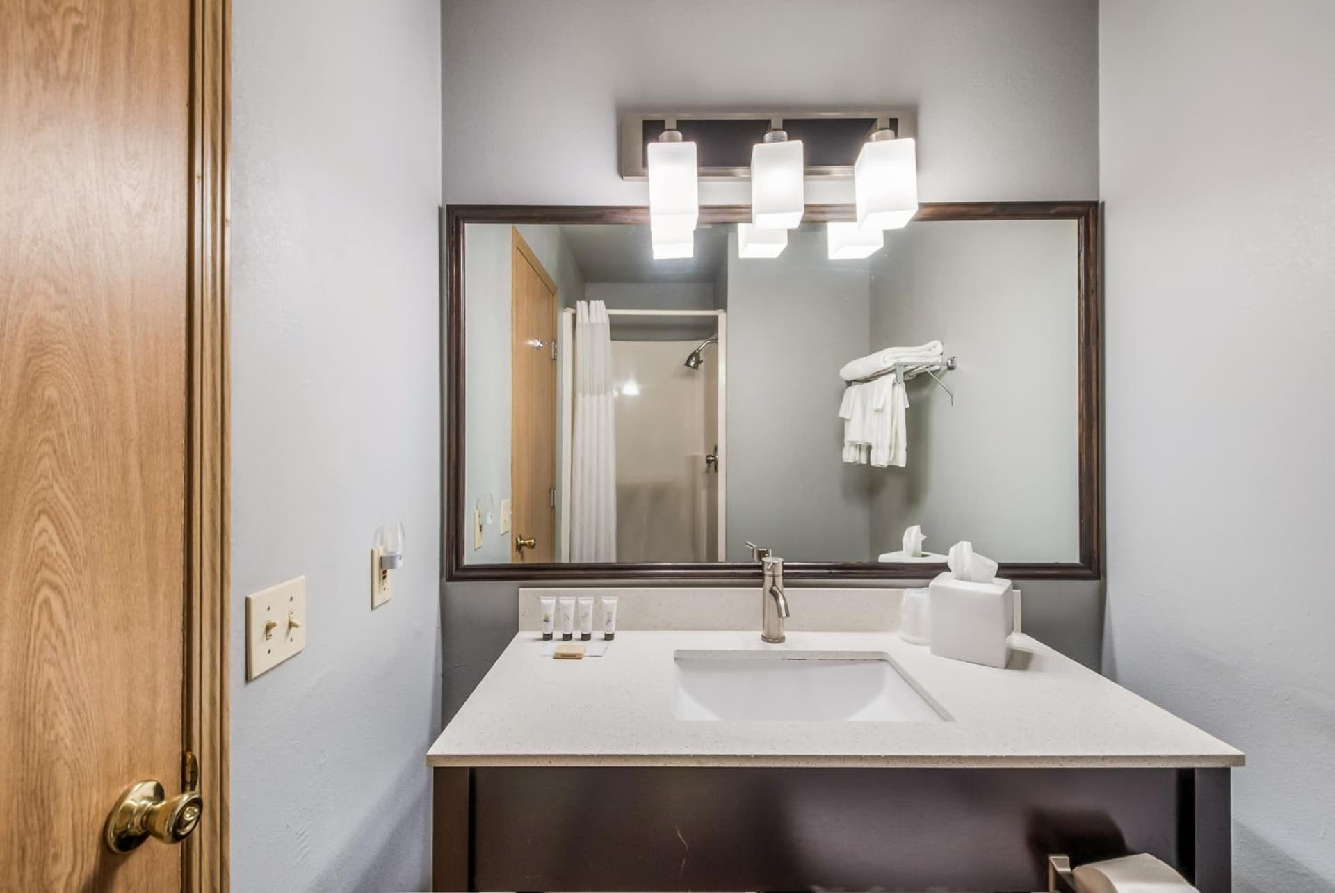 Red Lion Inn & Suites Sequim at Olympic National Park gallery photo in Sequim, WA — image 4