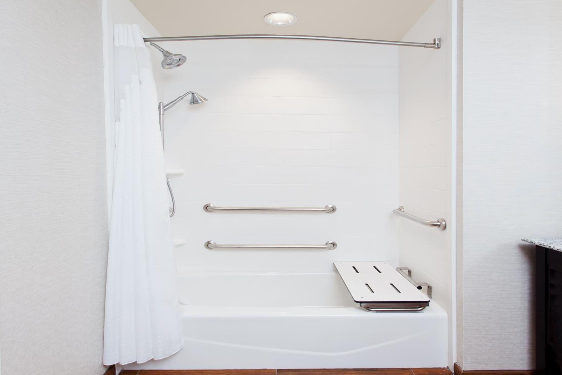 Holiday Inn Express Hotel & Suites Huntsville West - Research Park by IHG gallery photo in Huntsville, AL — image 9