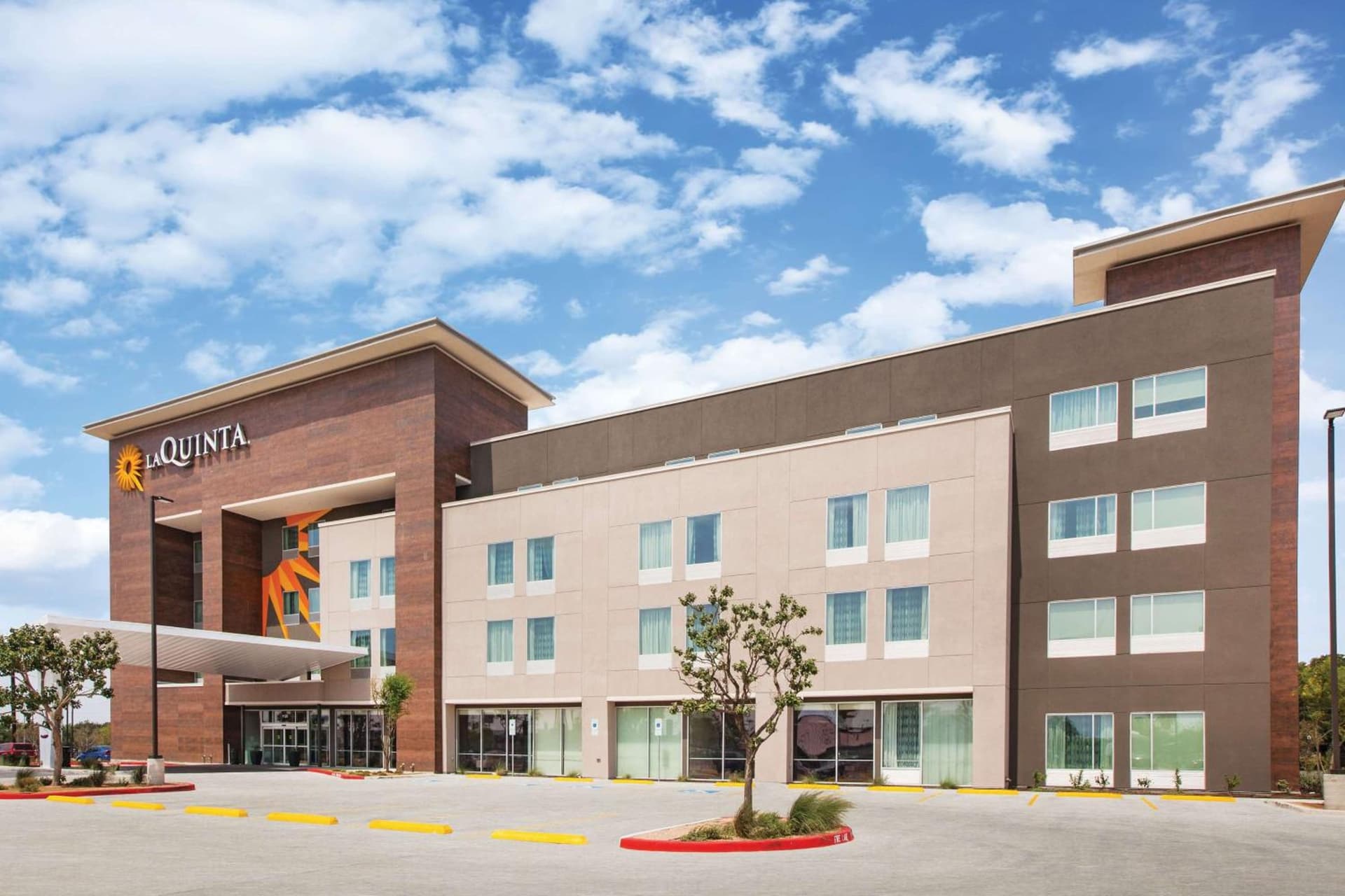 La Quinta Inn & Suites by Wyndham Bardstown featured exterior or lobby in Bardstown, KY — similar hotel