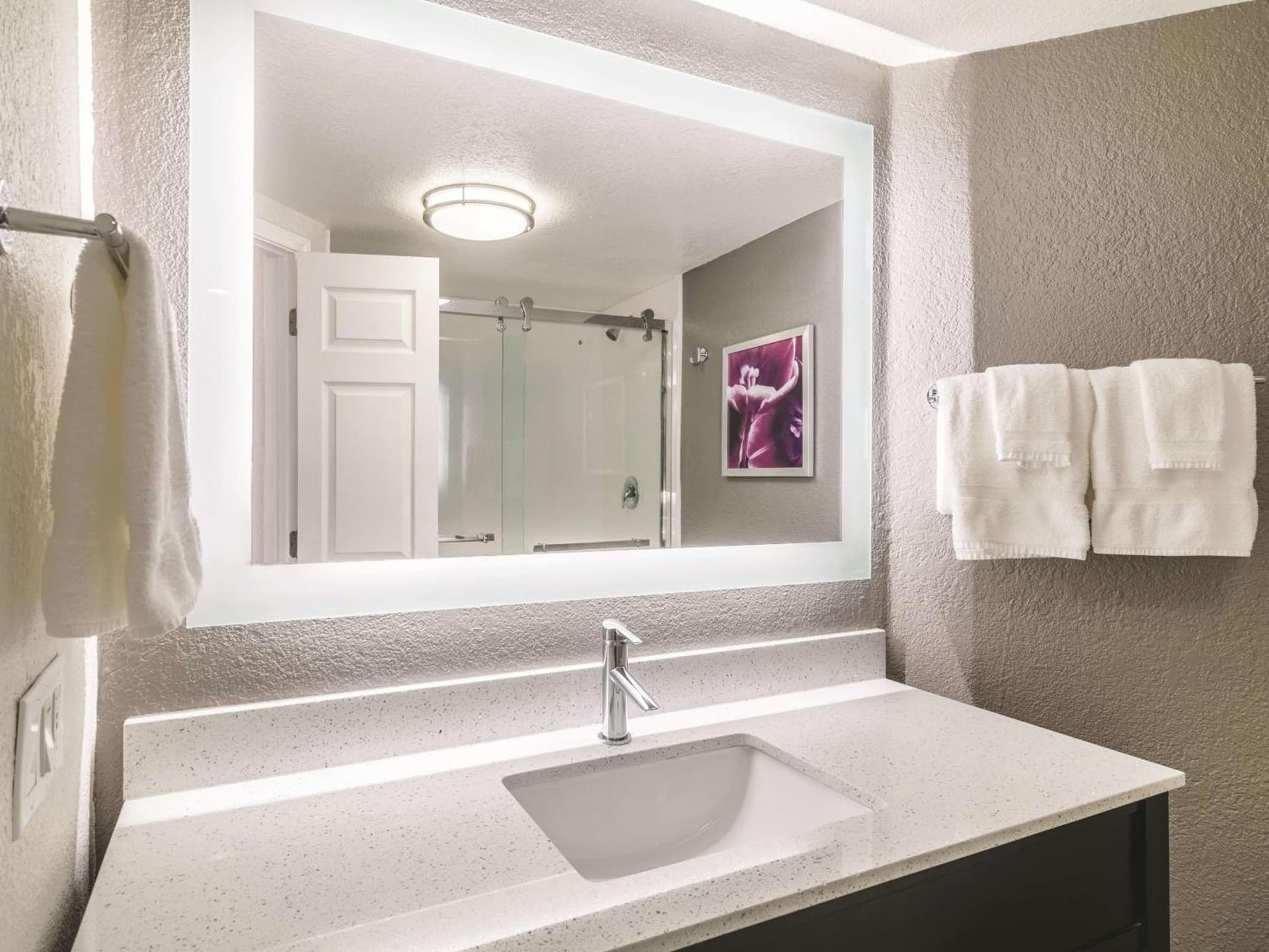 La Quinta by Wyndham Austin Airport gallery photo in Austin, TX — image 36