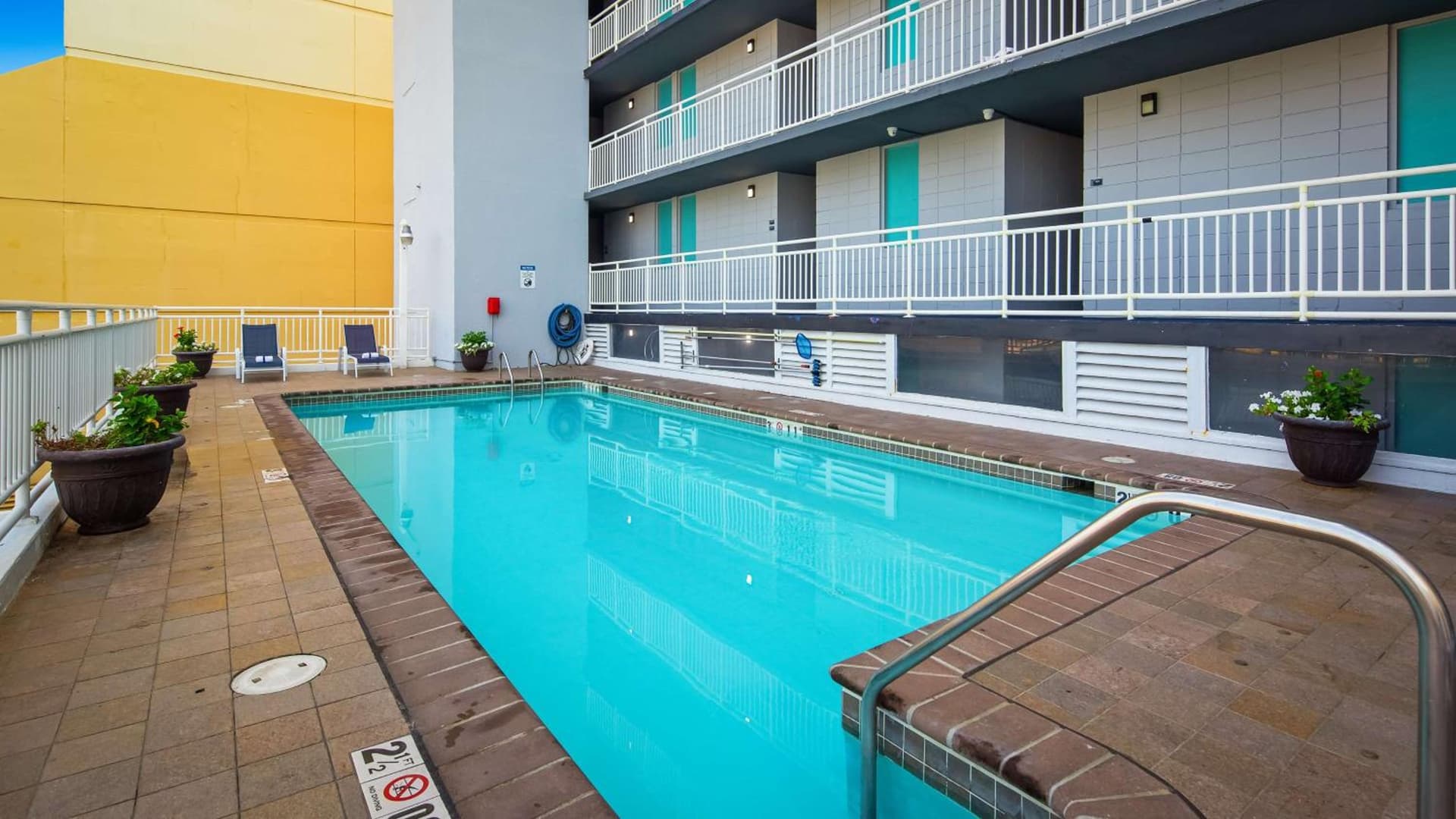 SureStay Studio by Best Western Virginia Beach Oceanfront interior in Virginia Beach, VA — gallery photo 2